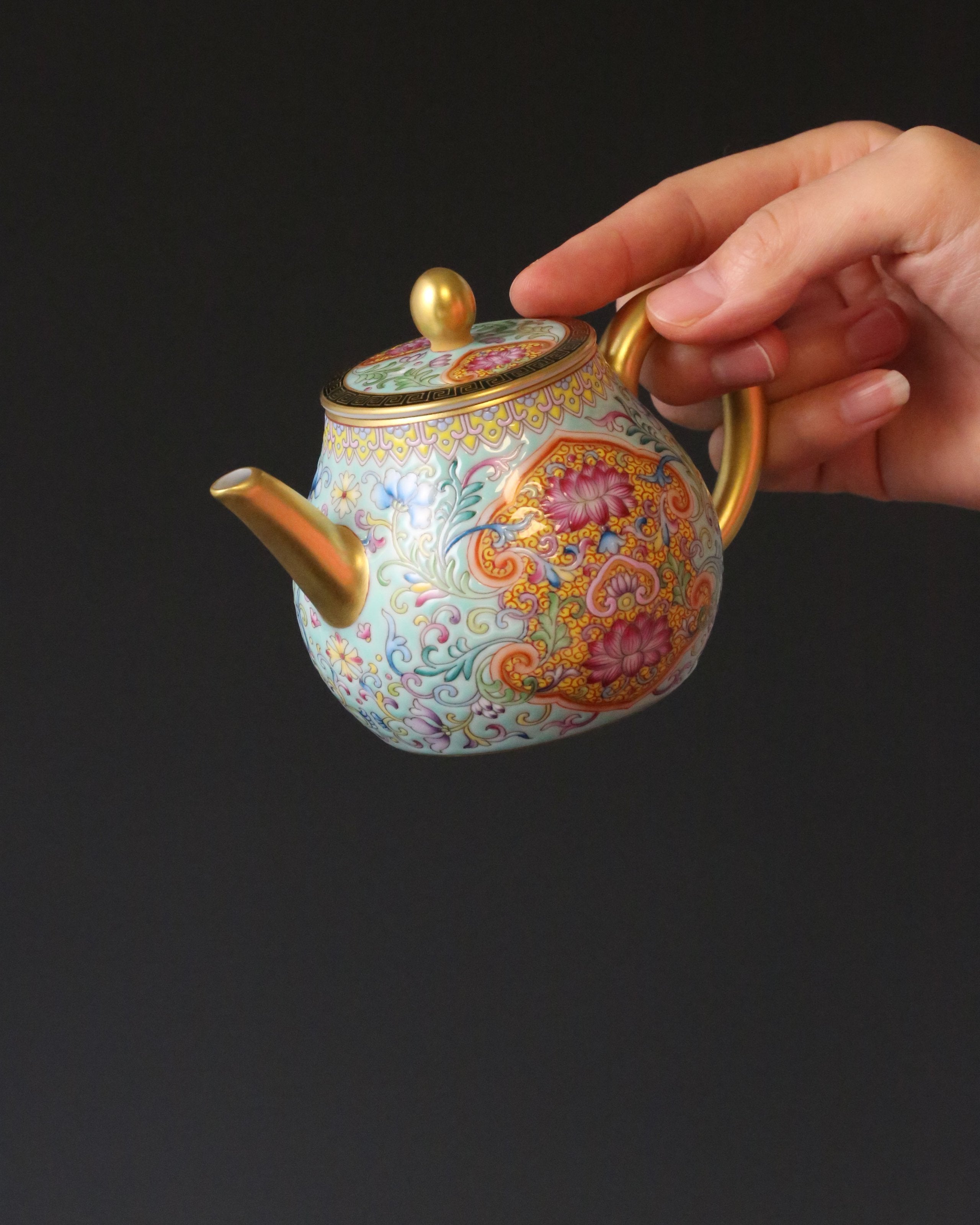Dayazhai Enamel Lotus Pattern Teapot