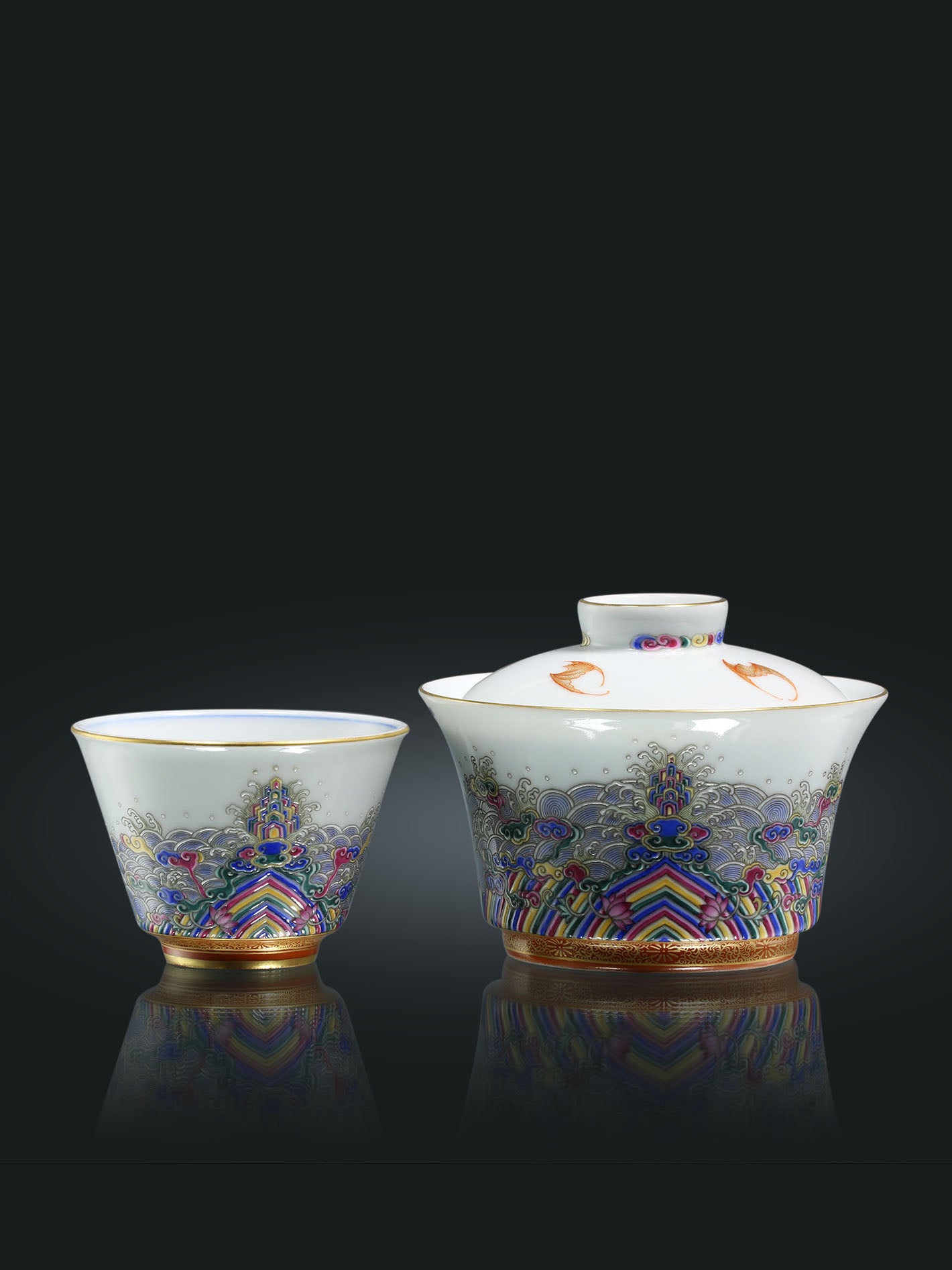 Enamel-painted covered bowl/cup with the motif of blessings and longevity