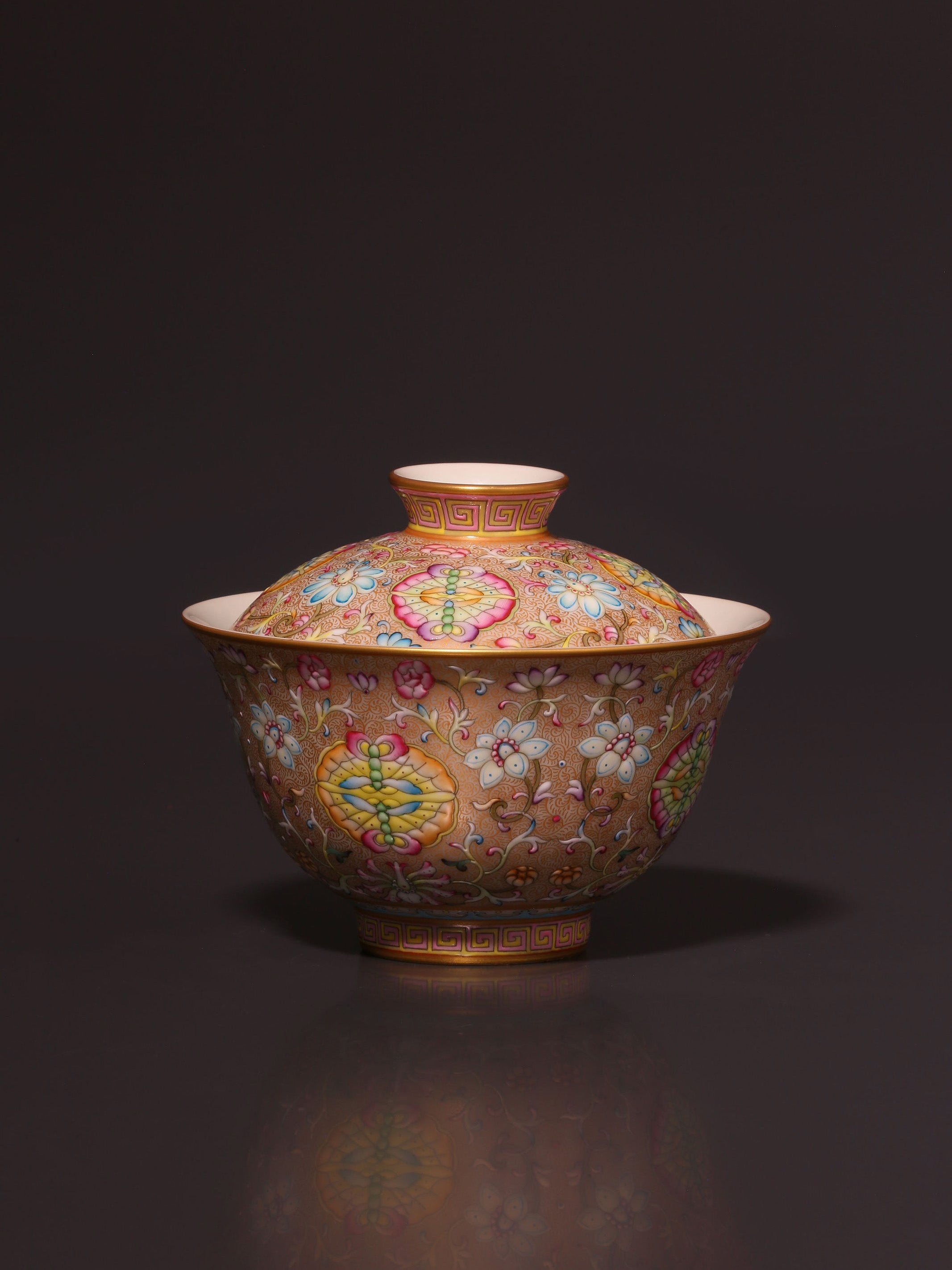 Dayazhai Enamel Gold Ground Covered Bowl