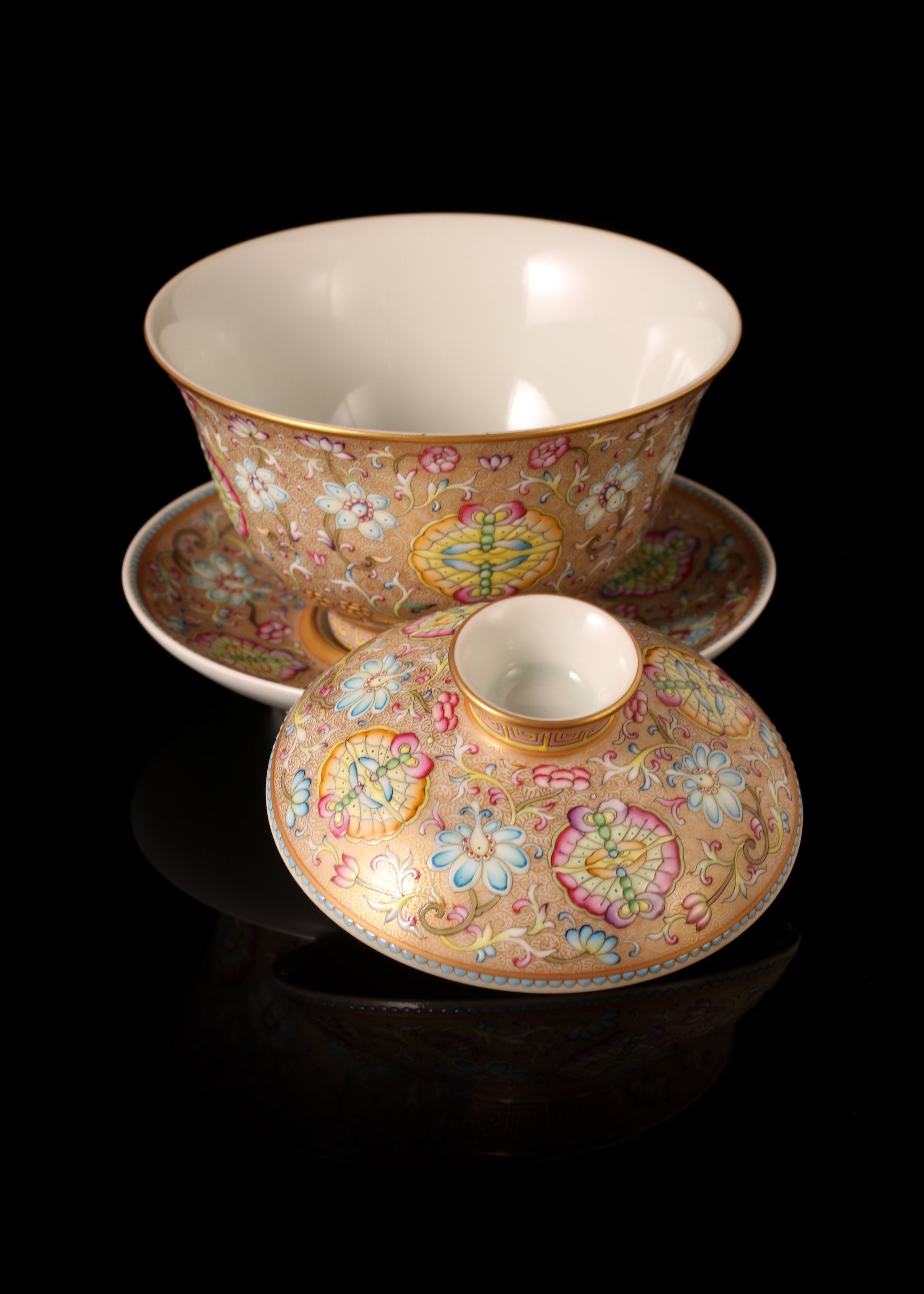 Dayazhai Enamel Gold Ground Covered Bowl