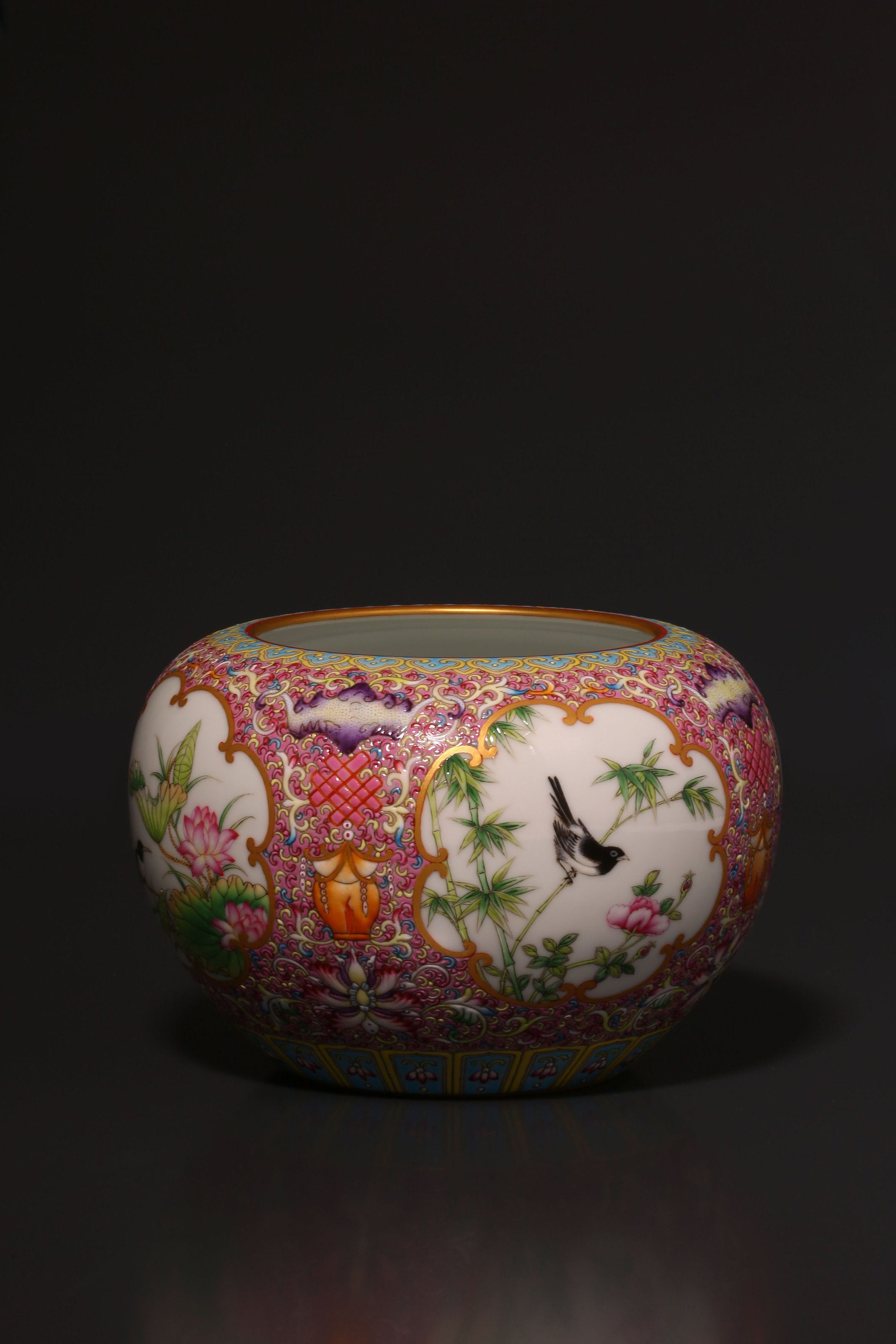 Enamel-painted four-pane window with floral and bird motifs (Jianshui)