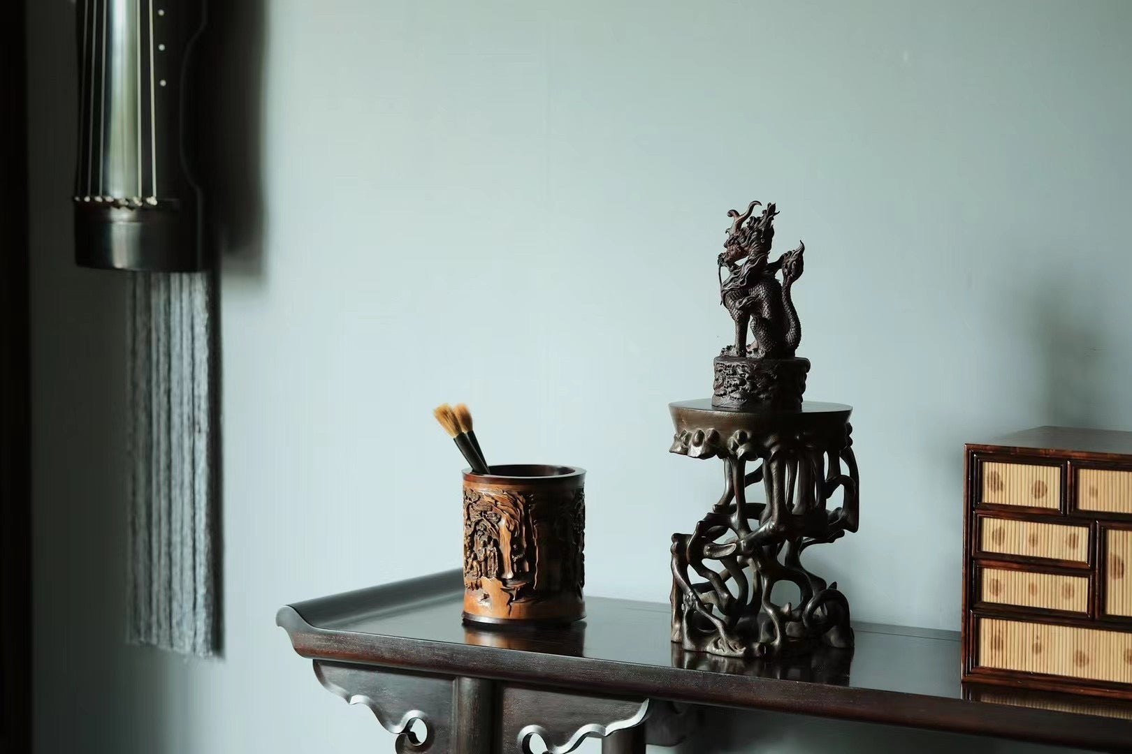 Antique-style gnarled base