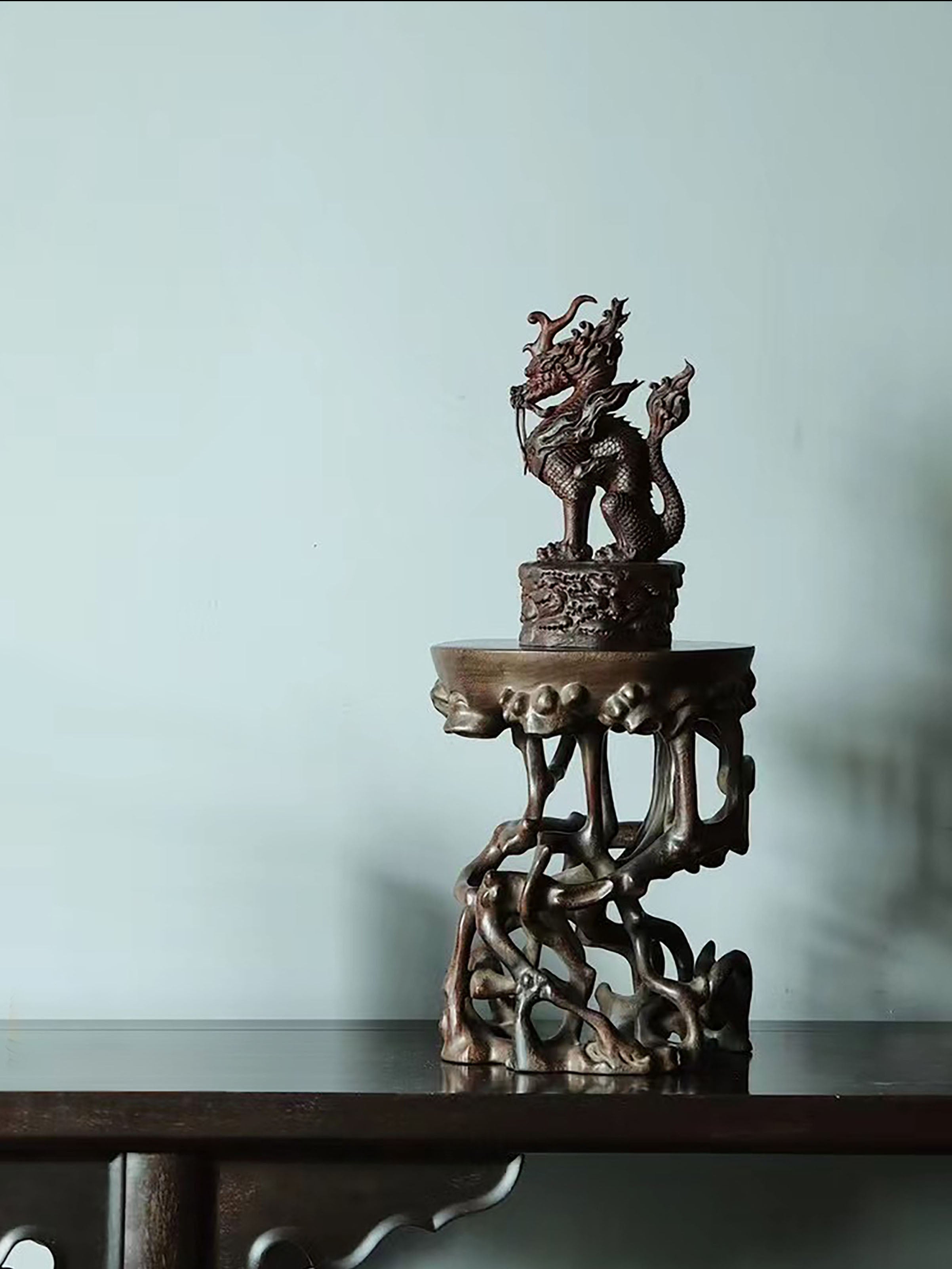 Antique-style gnarled base