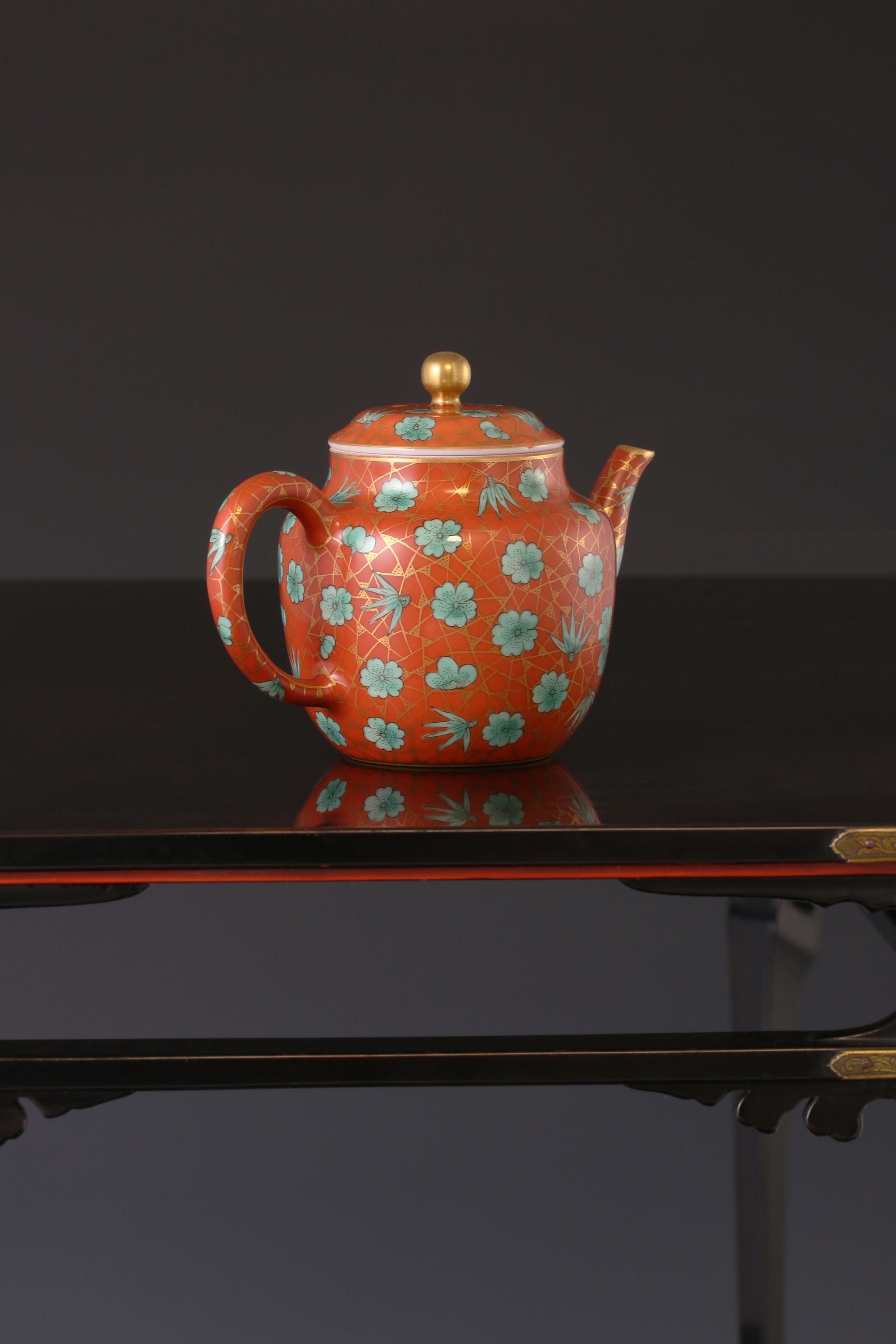 Iron-red Ice Plum Palace Lantern Pot