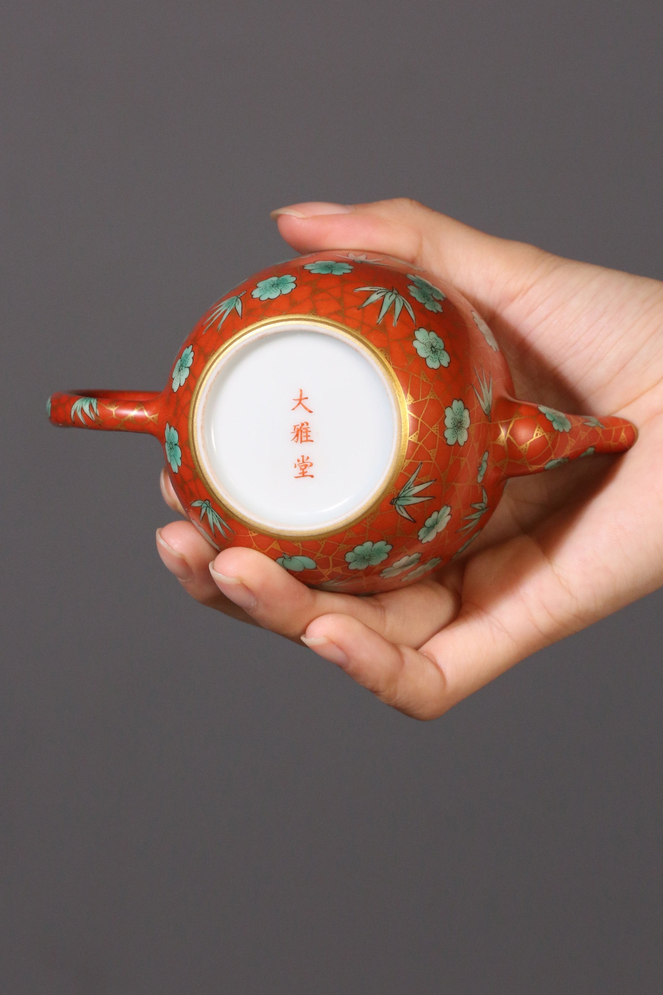 Iron-red Ice Plum Palace Lantern Pot