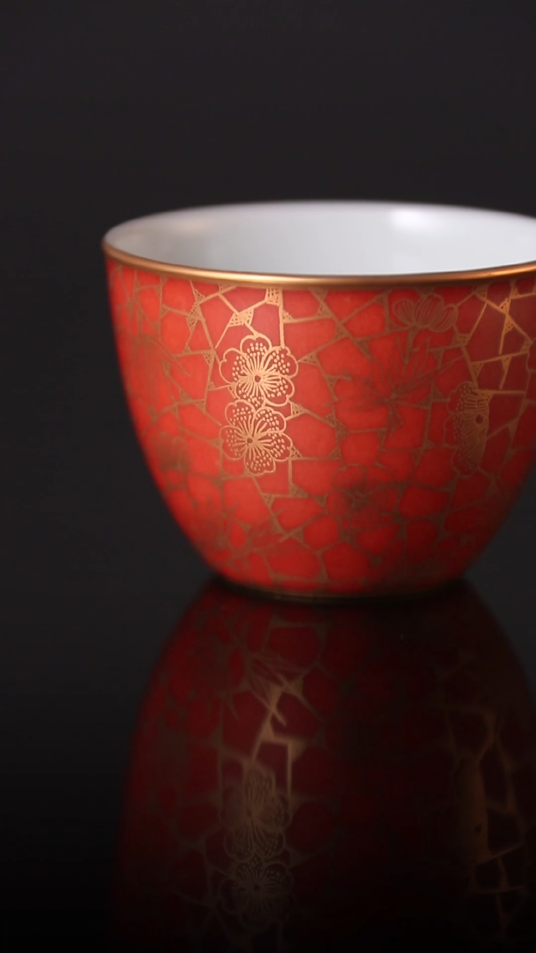 Iron-red plum blossom patterned jar cup