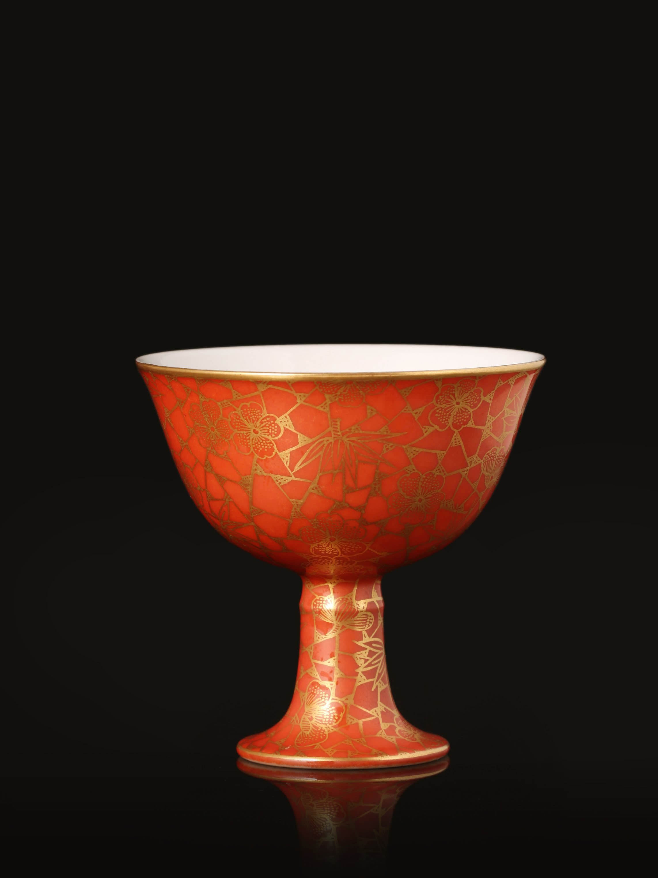 Iron-red plum blossom pattern stem cup