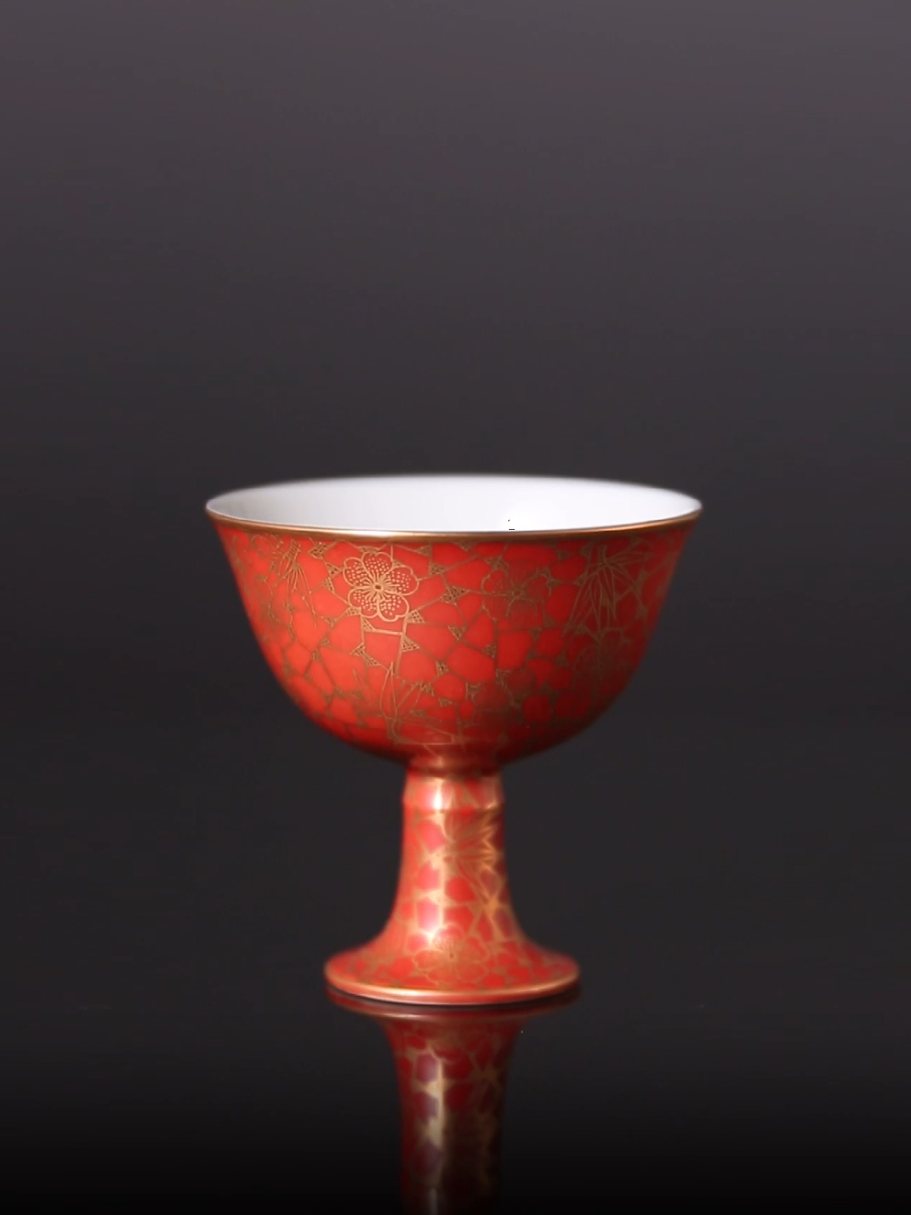 Iron-red plum blossom pattern stem cup