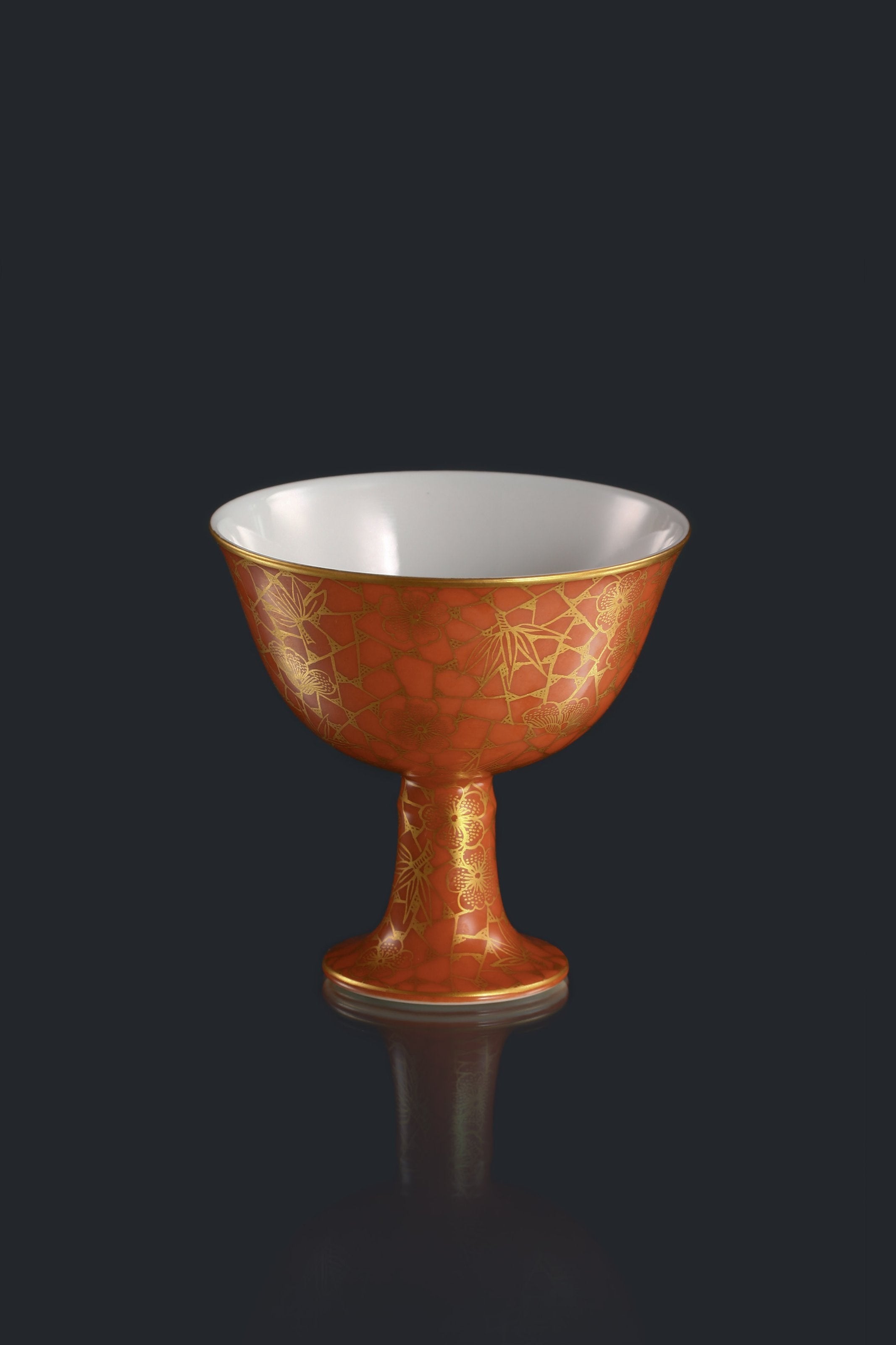Iron-red plum blossom pattern stem cup
