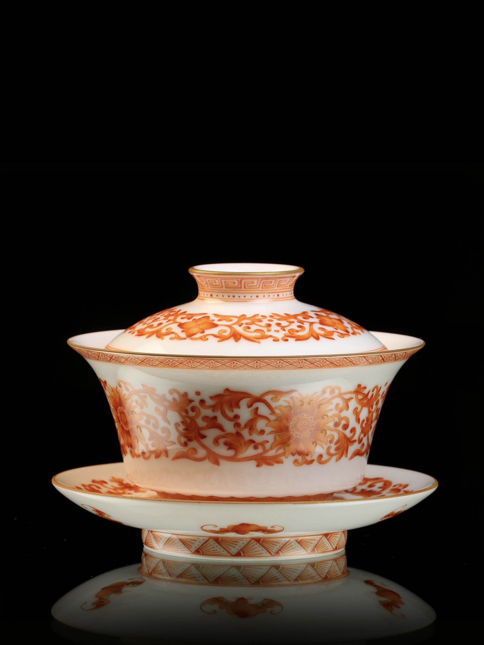 Iron-red lotus scroll covered bowl/bell cup