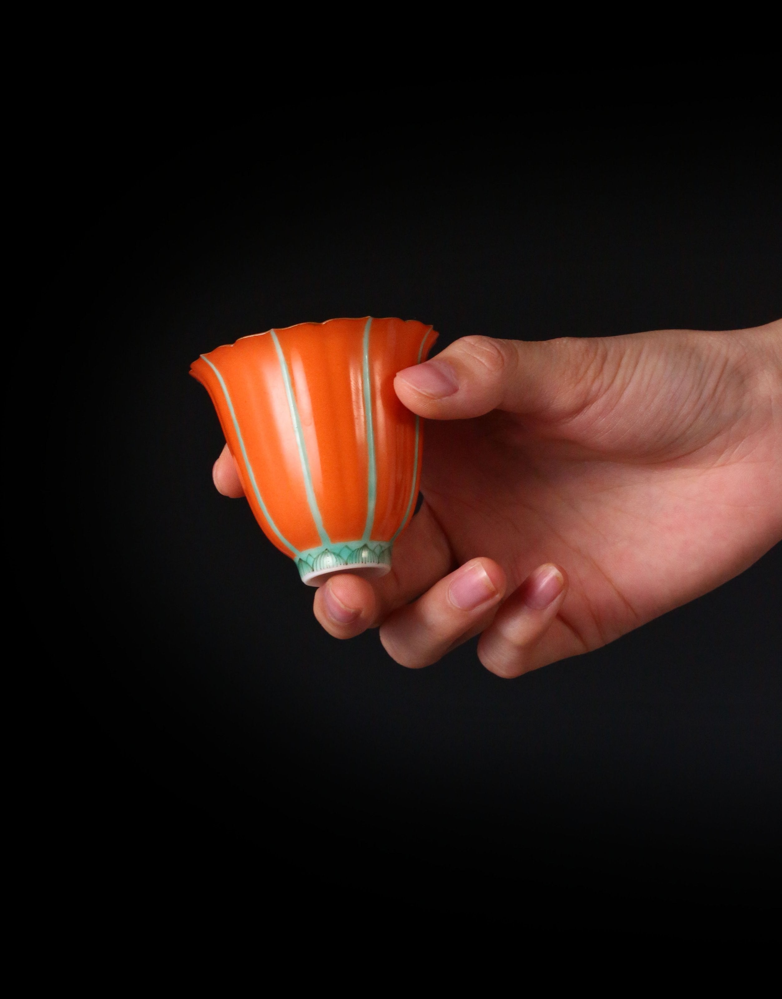 Iron-red diamond-shaped elegant cup