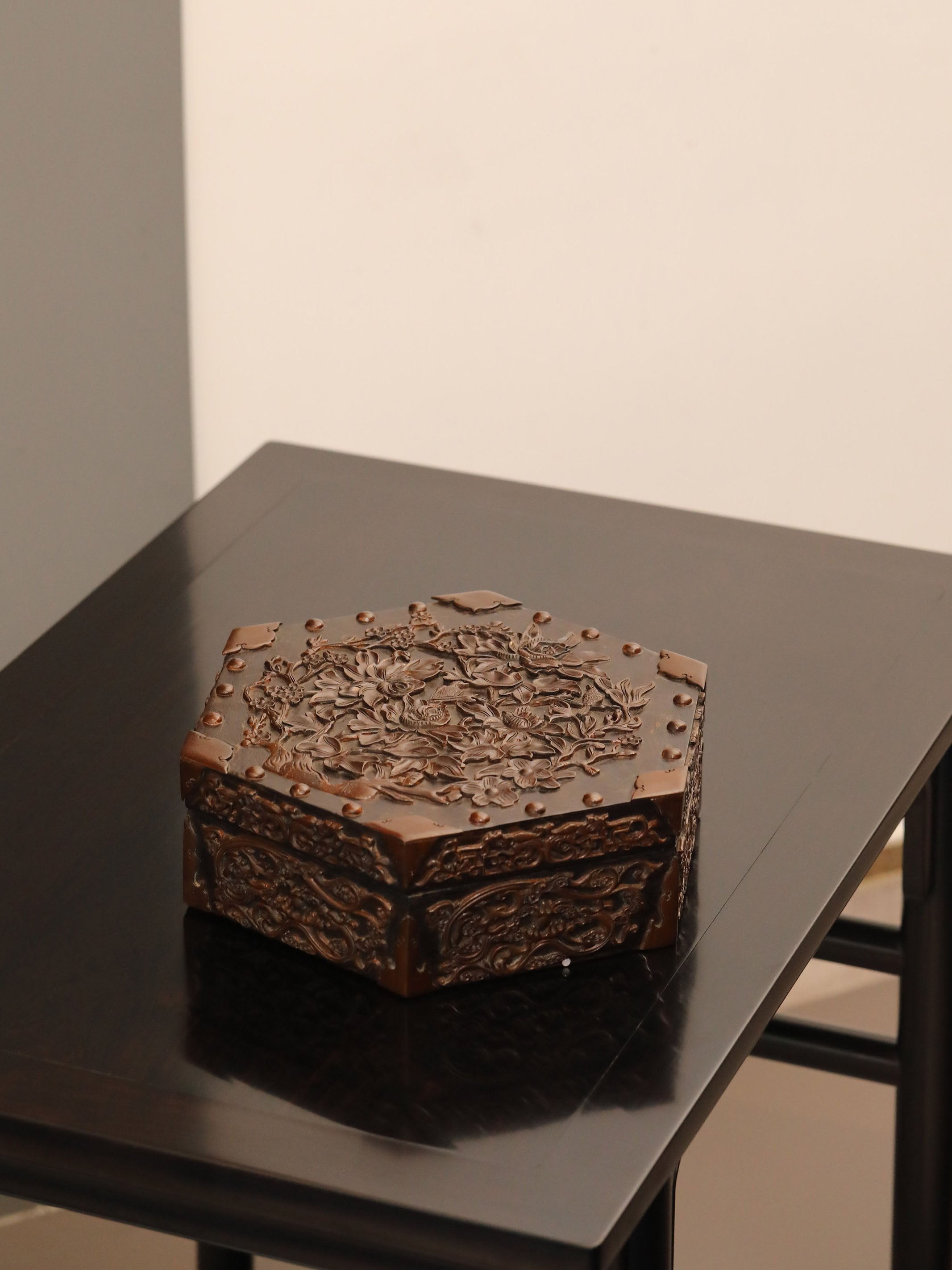 Hexagonal fruit box with hibiscus and bird pattern