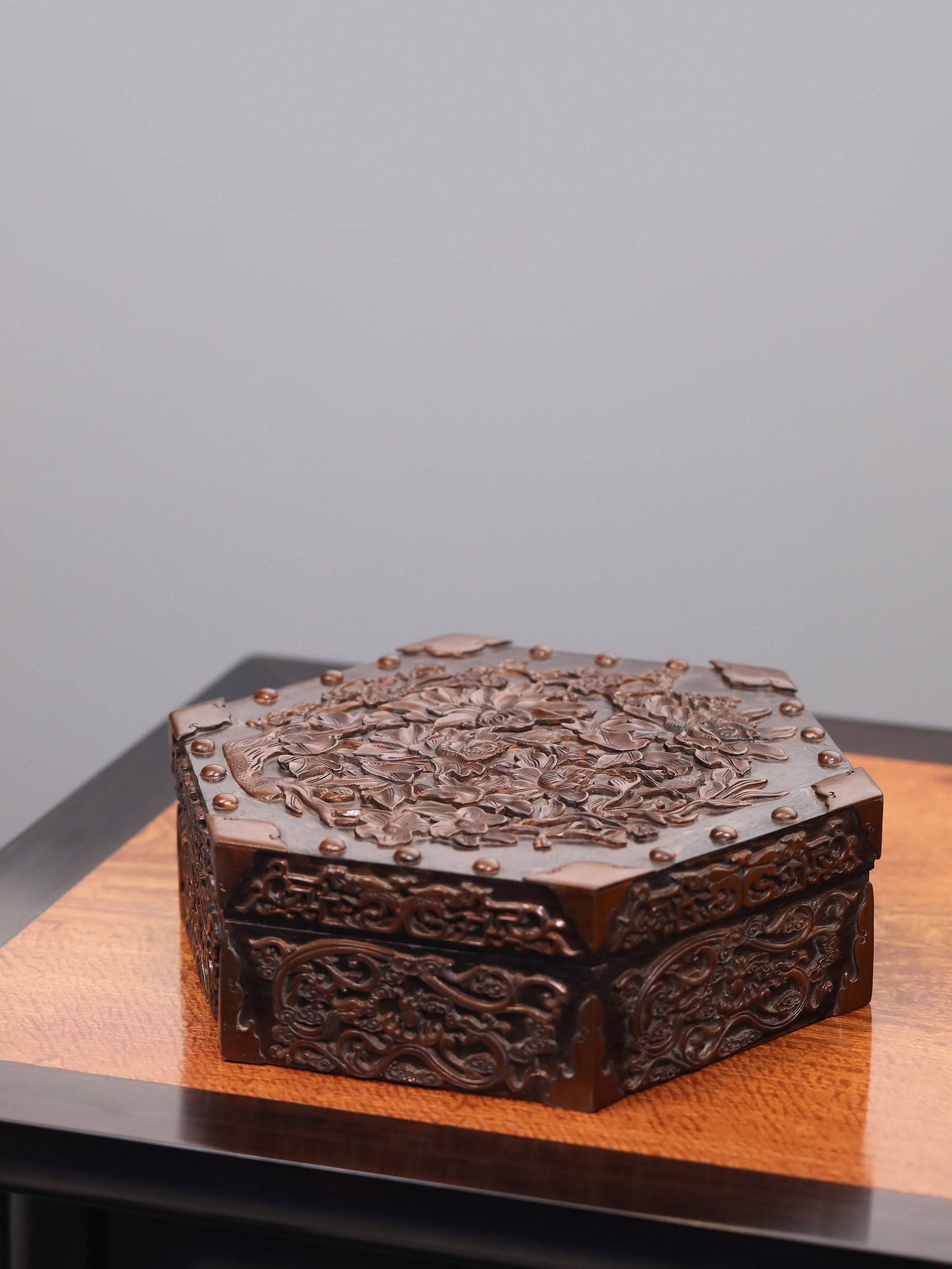 Hexagonal fruit box with hibiscus and bird pattern