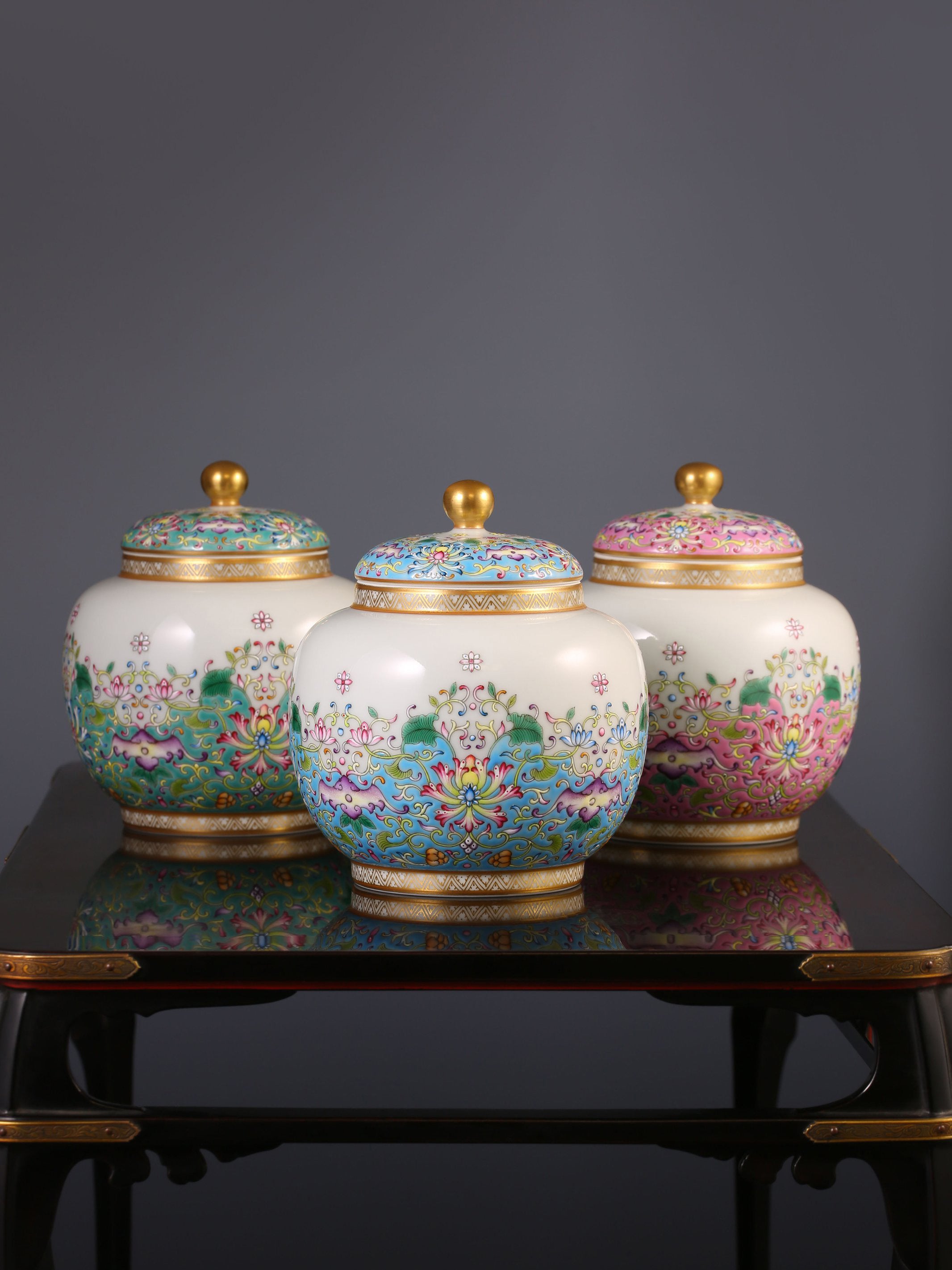 The Dayazhai "Furui" Tea Jar with Scrolling Baoxiang Flower Motif