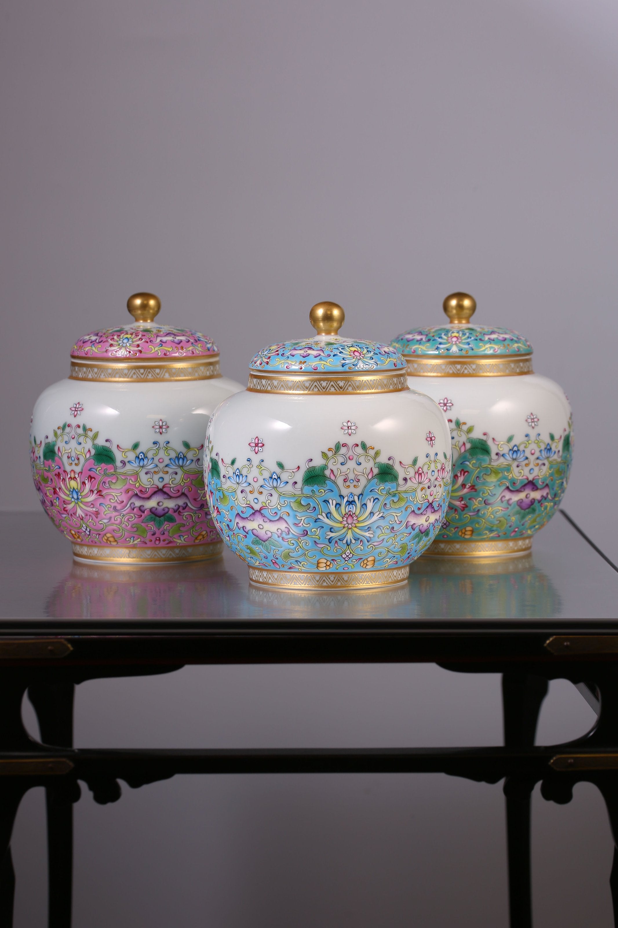 The Dayazhai "Furui" Tea Jar with Scrolling Baoxiang Flower Motif
