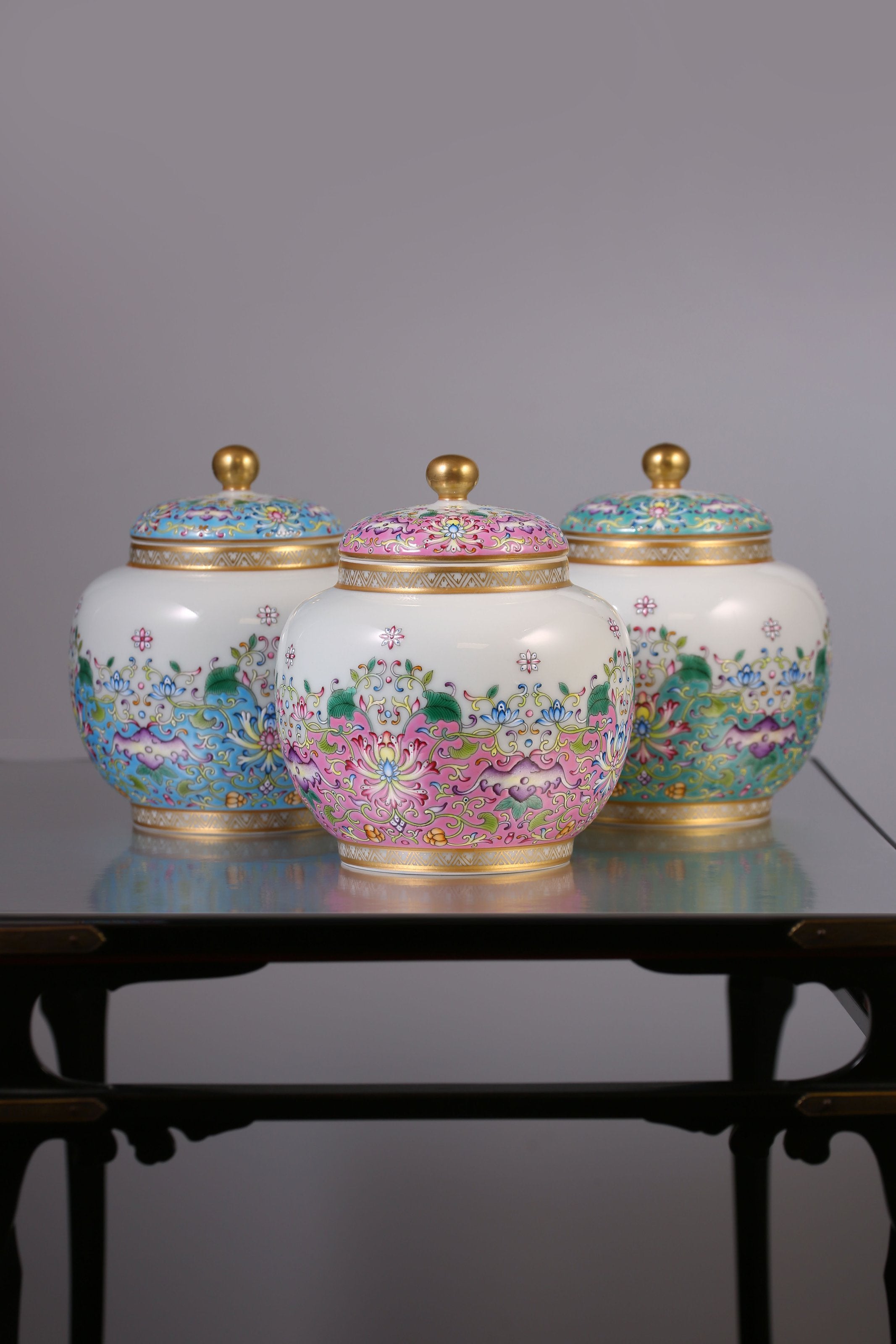 The Dayazhai "Furui" Tea Jar with Scrolling Baoxiang Flower Motif