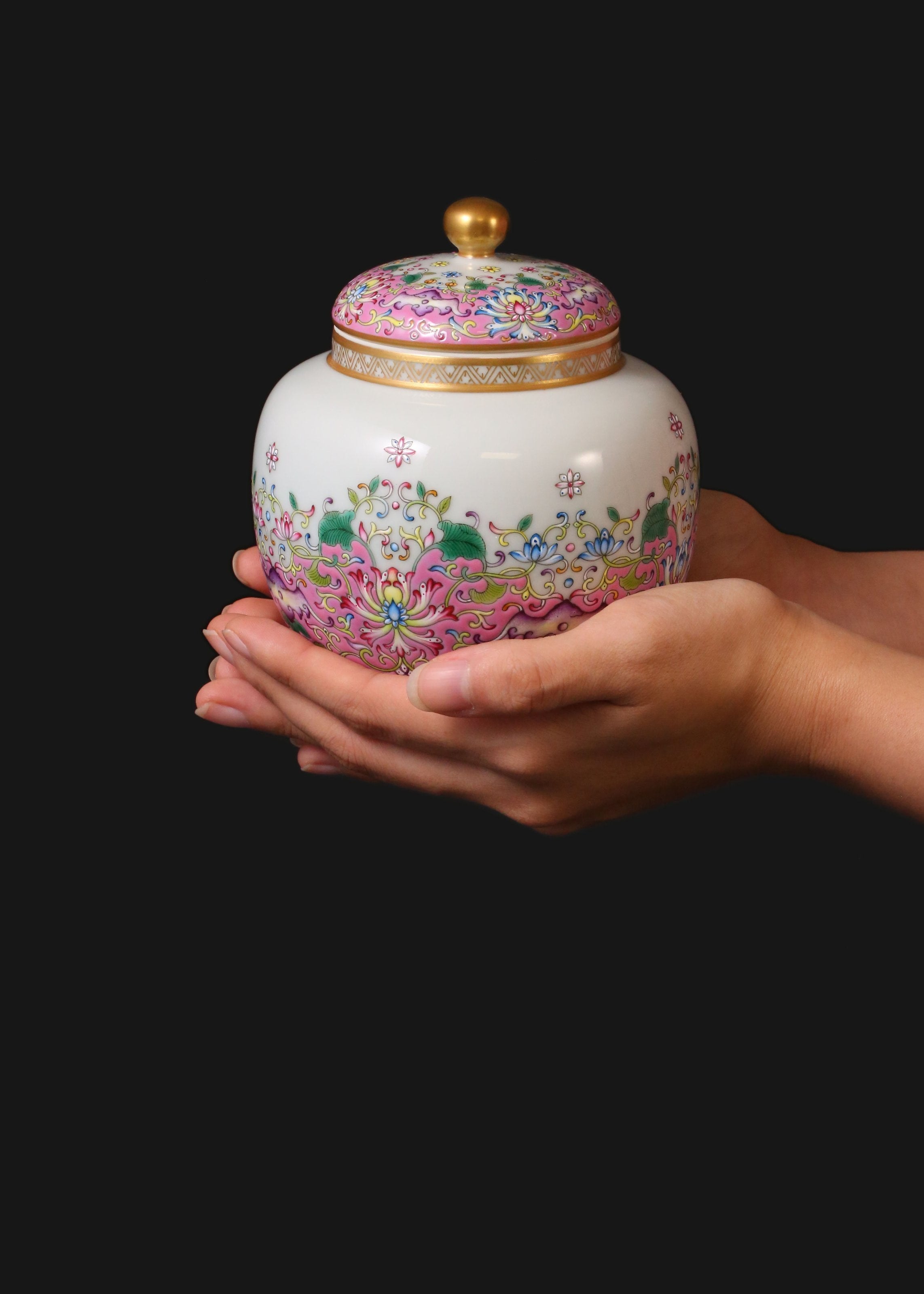 The Dayazhai "Furui" Tea Jar with Scrolling Baoxiang Flower Motif