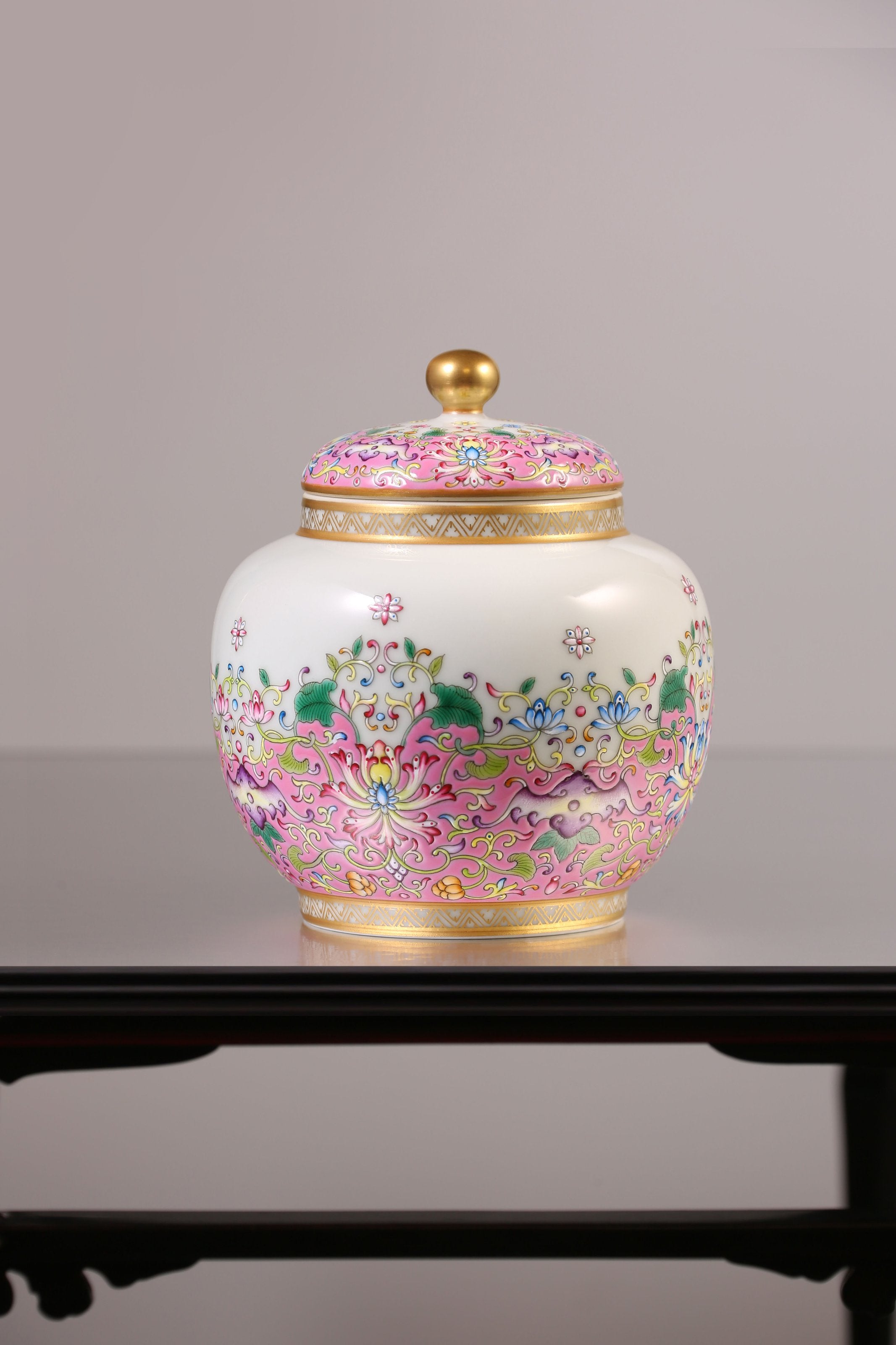 The Dayazhai "Furui" Tea Jar with Scrolling Baoxiang Flower Motif