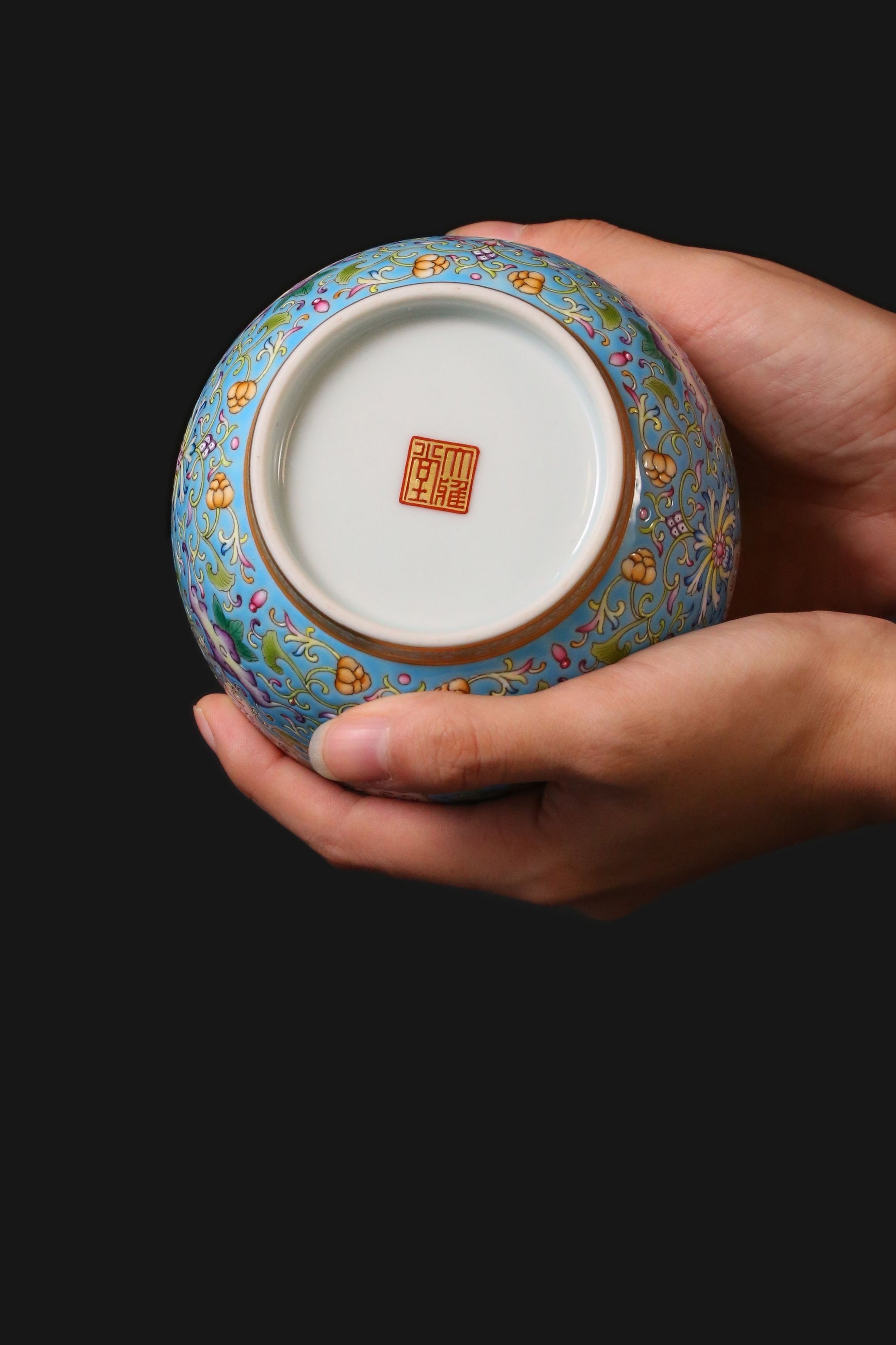 The Dayazhai "Furui" Tea Jar with Scrolling Baoxiang Flower Motif