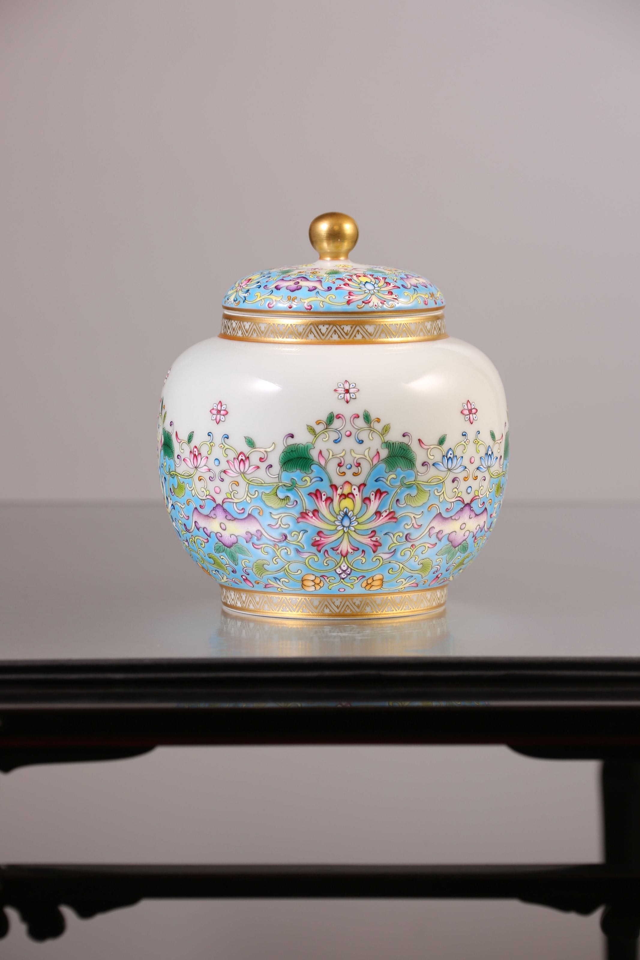The Dayazhai "Furui" Tea Jar with Scrolling Baoxiang Flower Motif