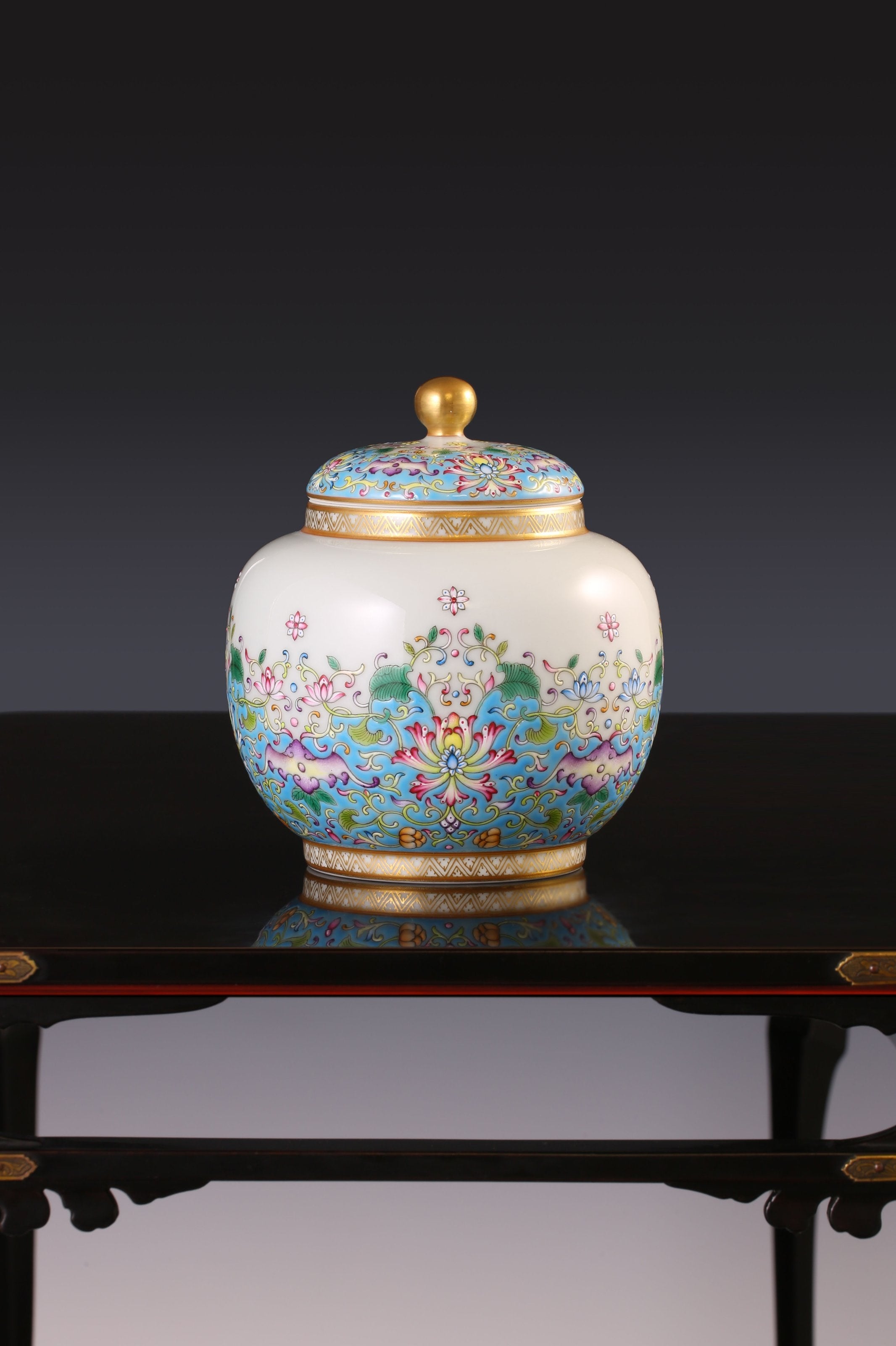 The Dayazhai "Furui" Tea Jar with Scrolling Baoxiang Flower Motif