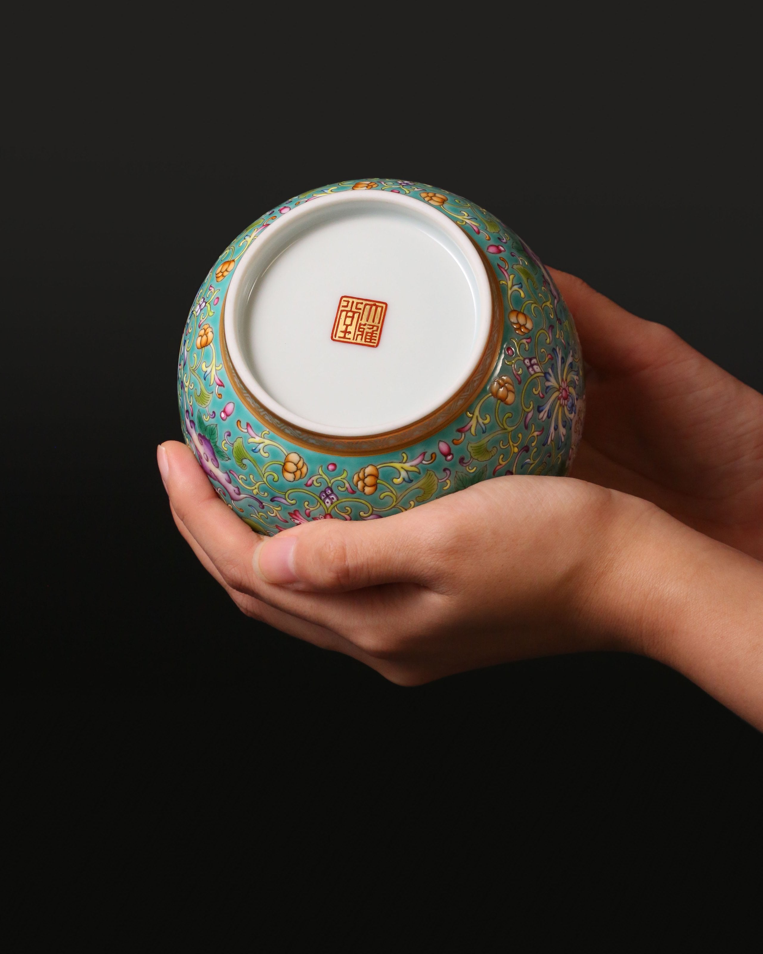 The Dayazhai "Furui" Tea Jar with Scrolling Baoxiang Flower Motif