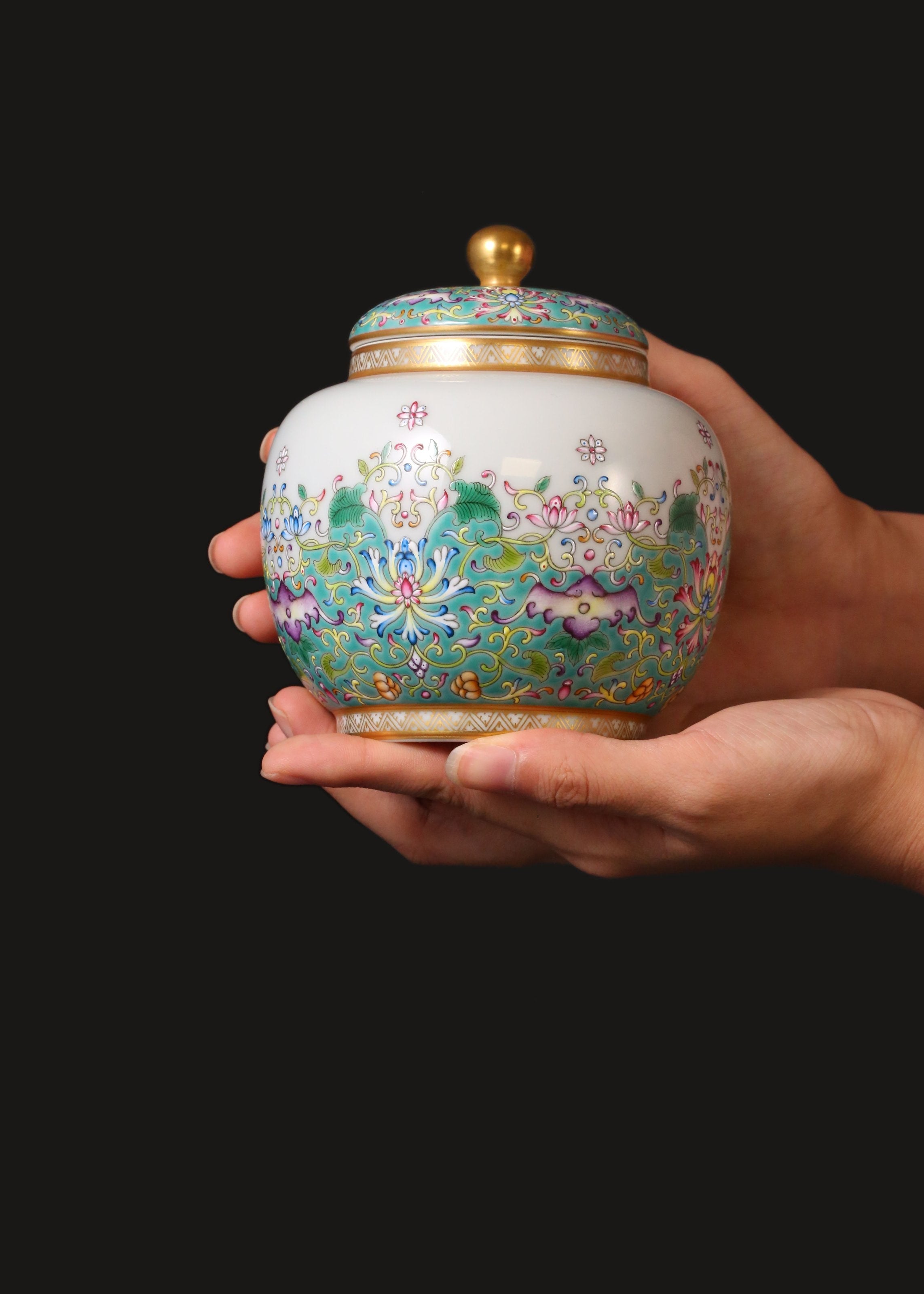 The Dayazhai "Furui" Tea Jar with Scrolling Baoxiang Flower Motif