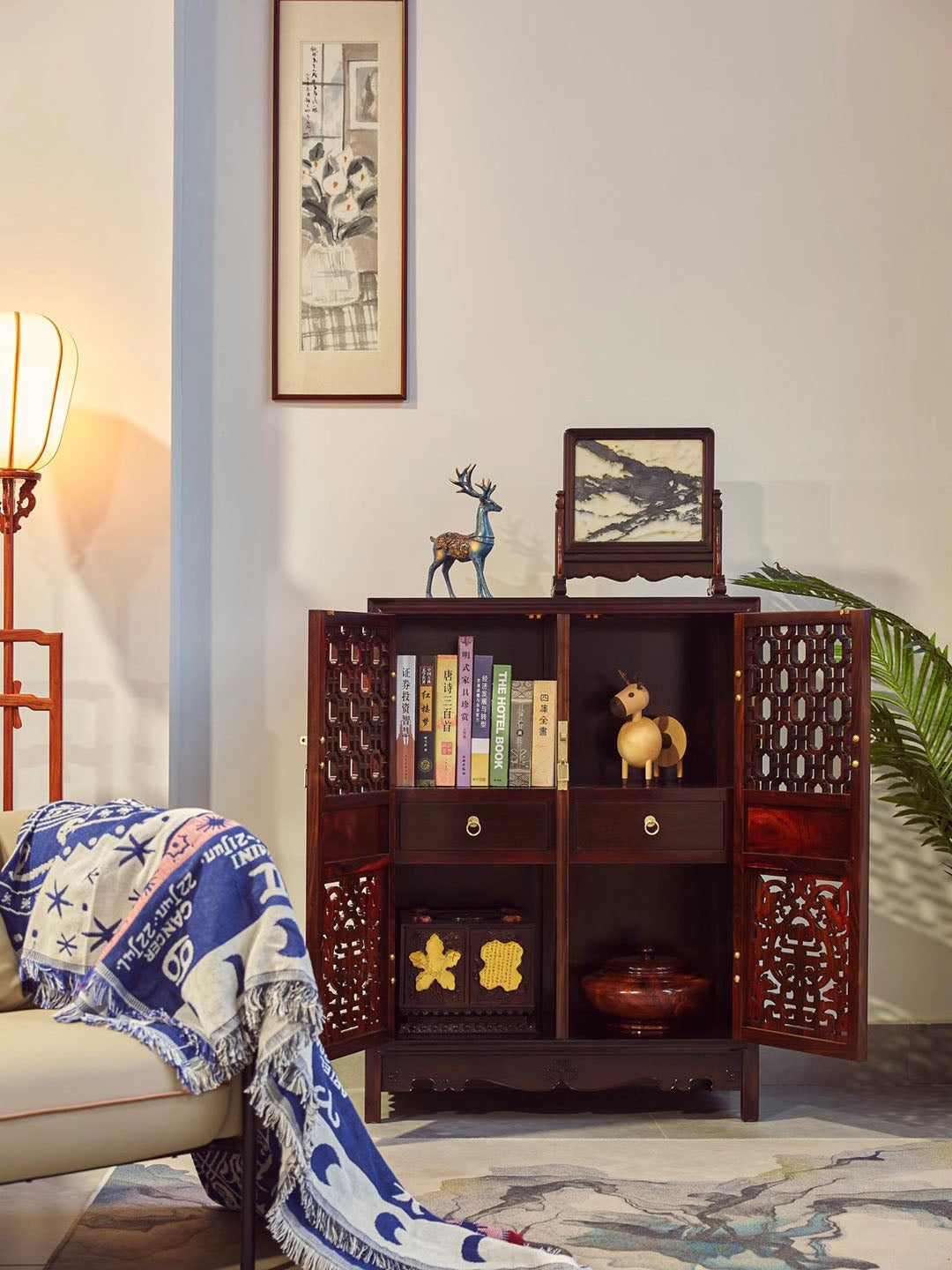 Guai Zilong Tea Cabinet