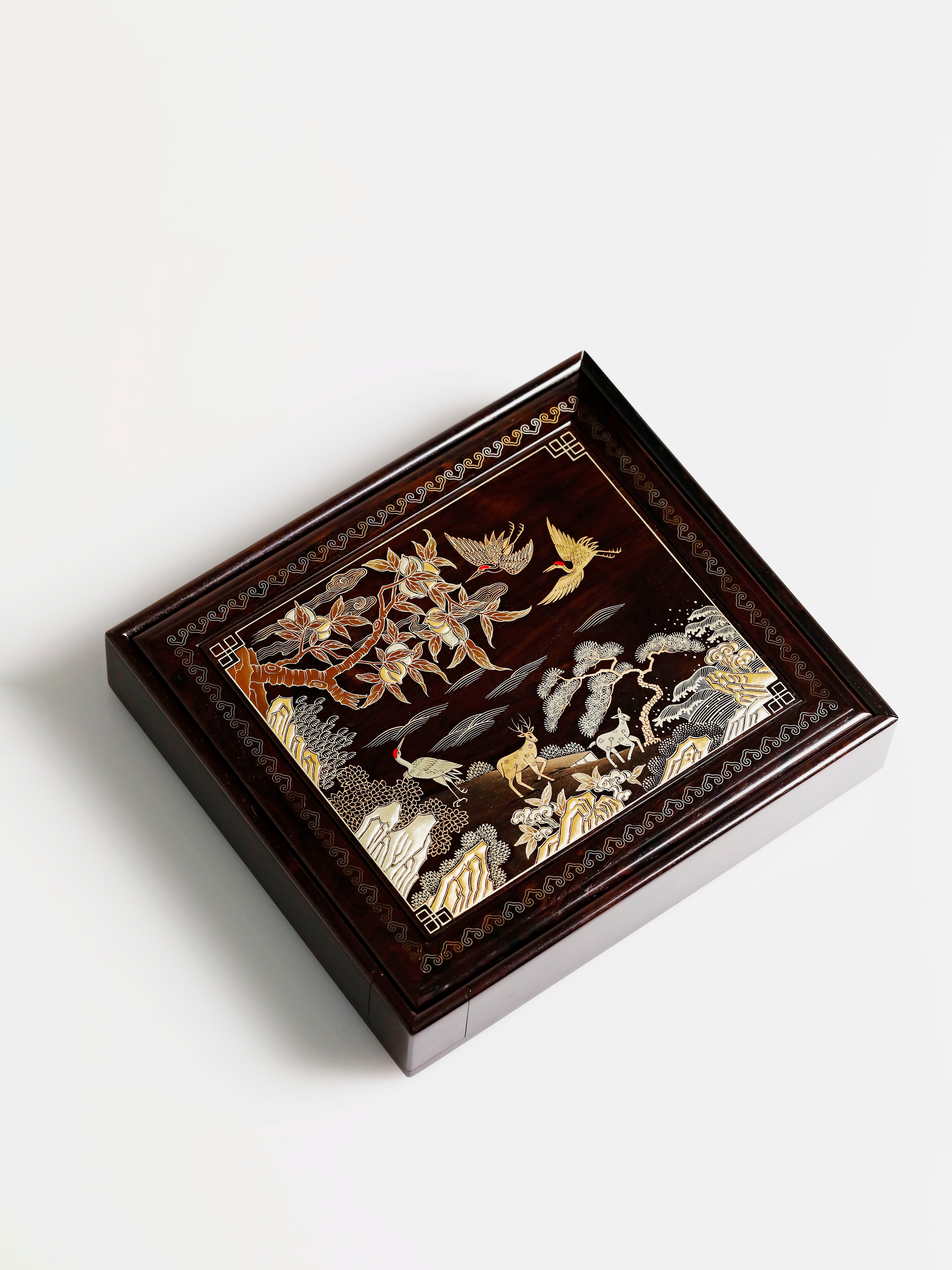 Purple sandalwood tea box with a design of cranes and deer symbolizing spring / Qingshantan tea drinking scene, gilded pull-out design