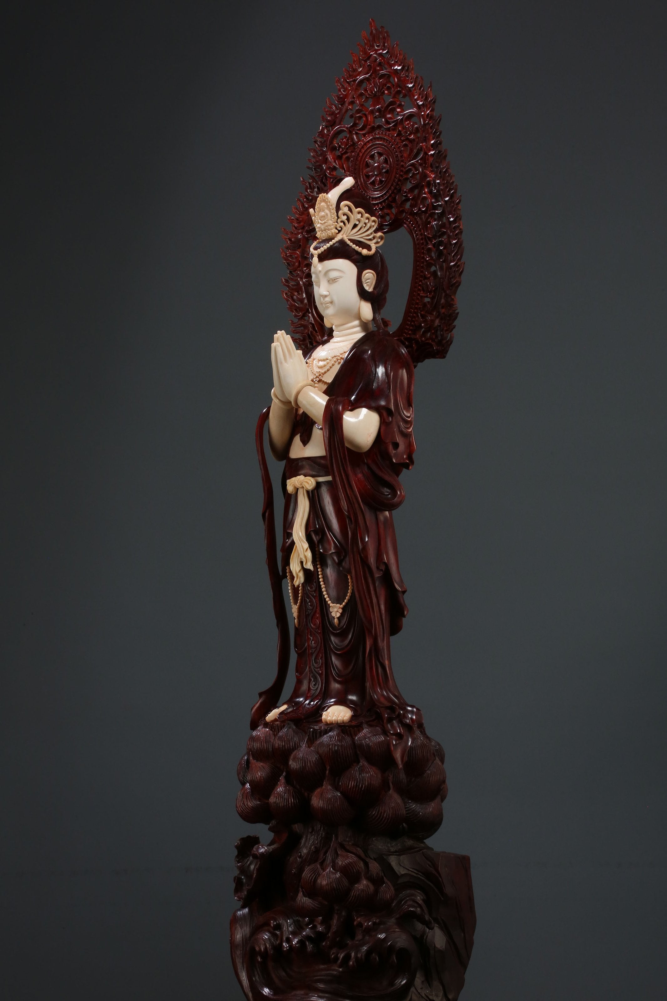 Guanyin with hands clasped