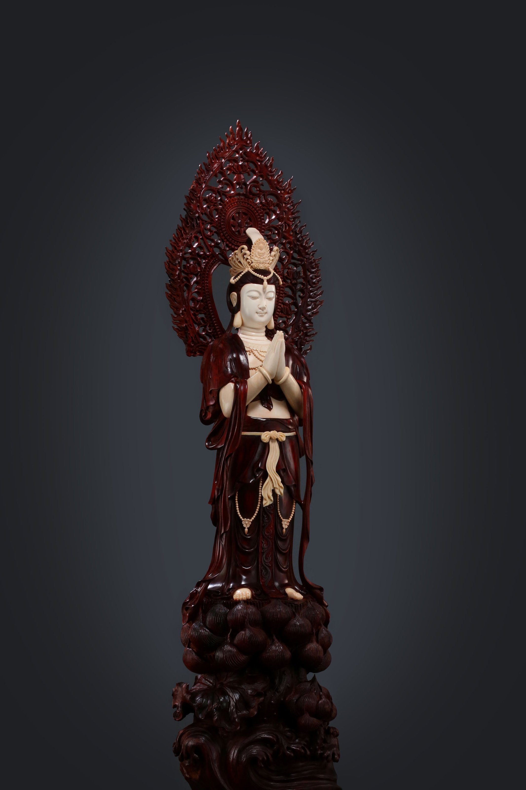 Guanyin with hands clasped