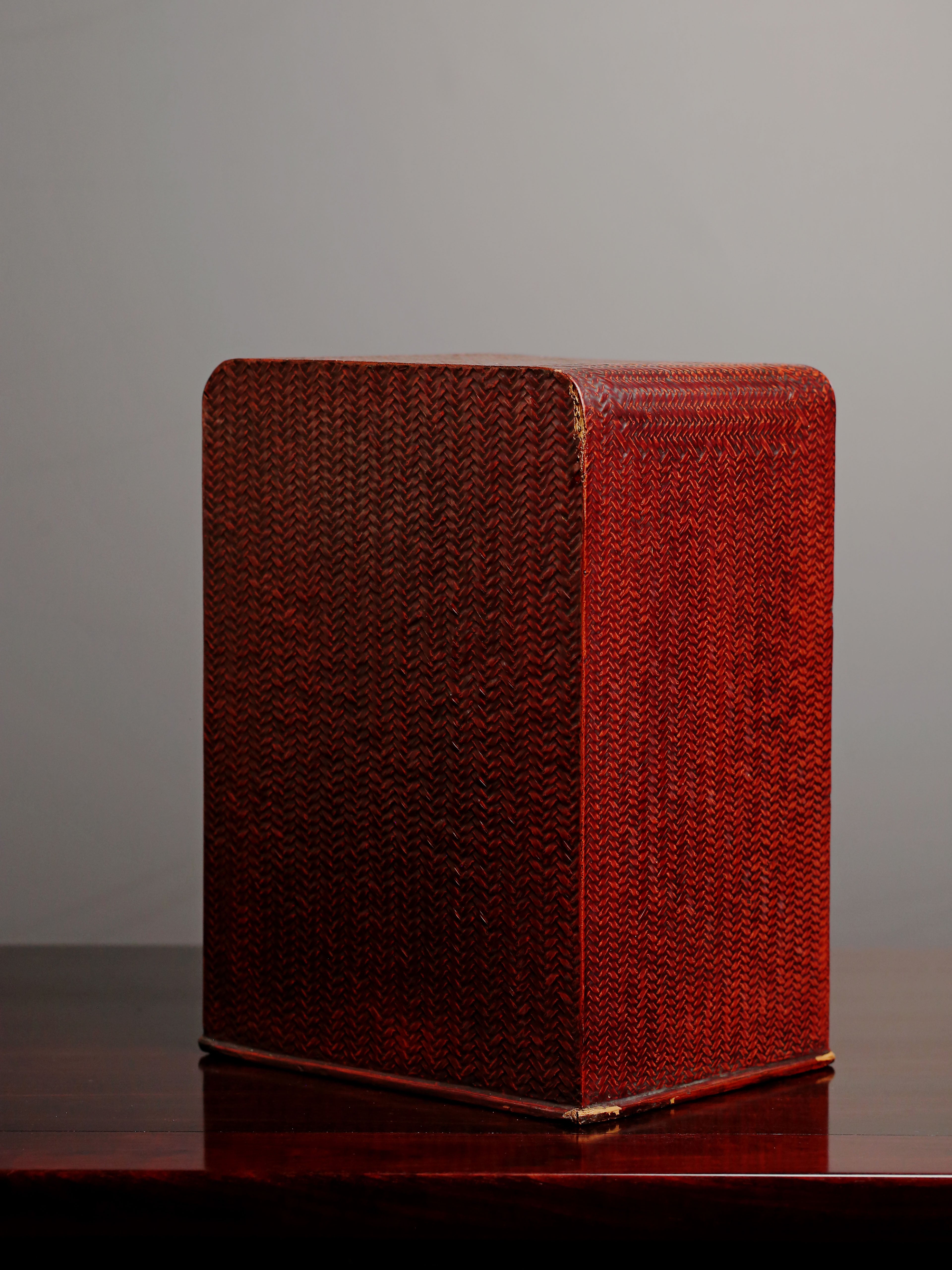 Red lacquered table cabinet
