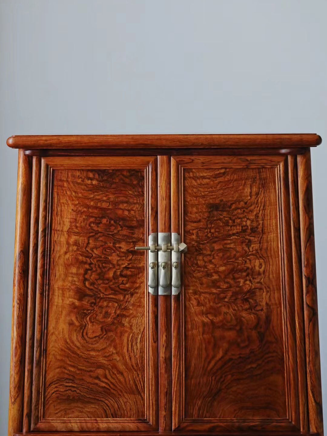 Huanghuali round-cornered tea sideboard