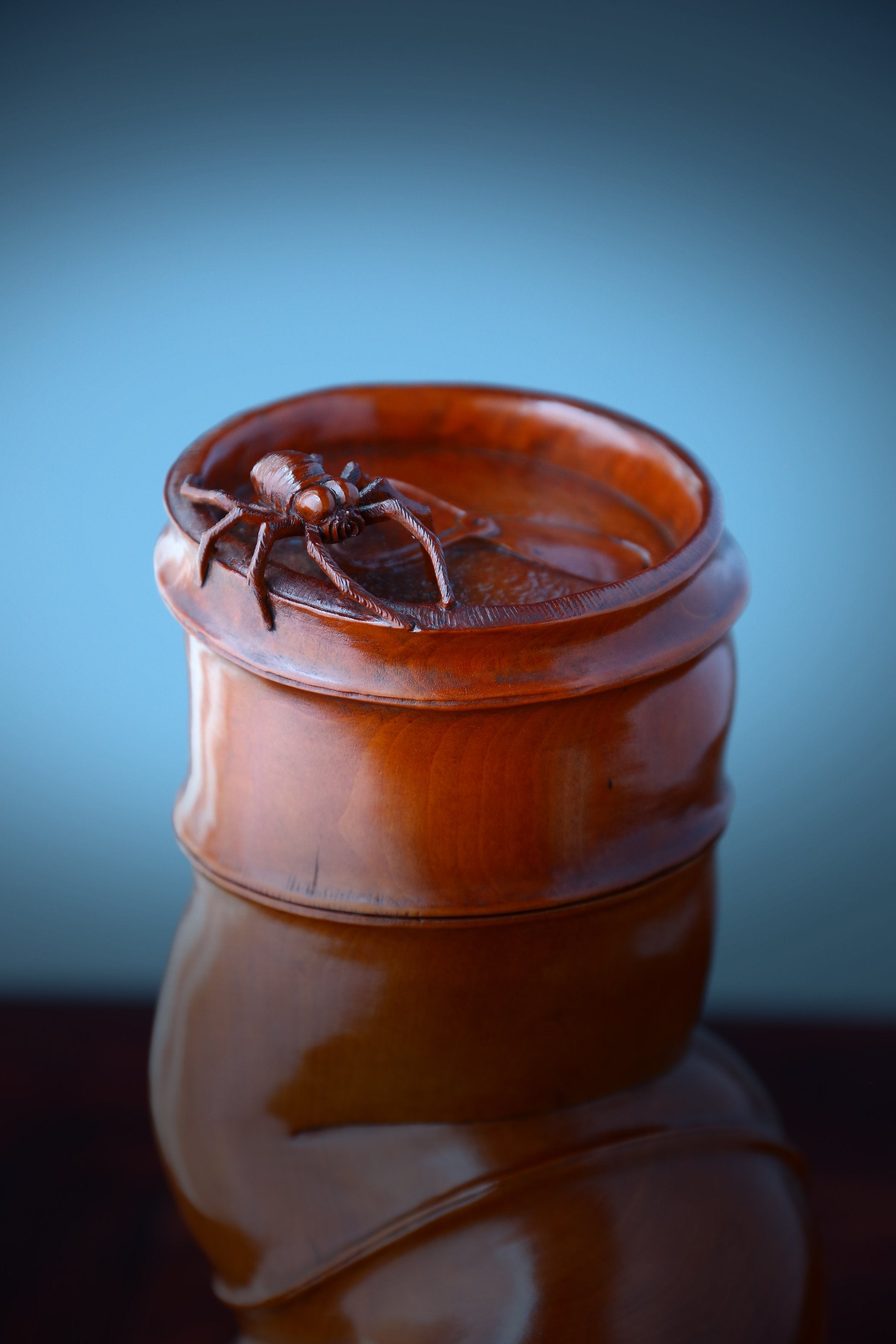 Boxwood carved bamboo-patterned "Contentment" tea canister