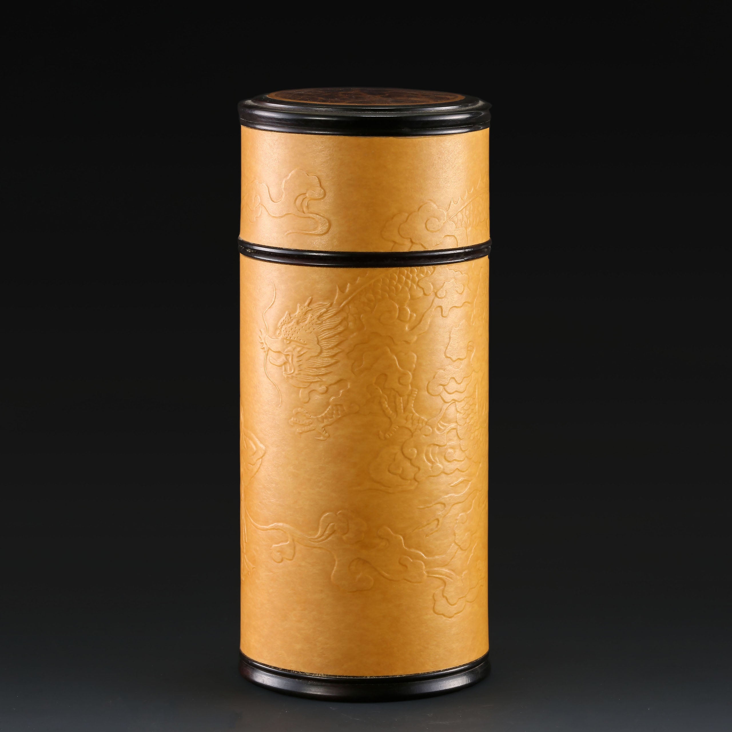 Gourd-shaped tea canister as the finishing touch