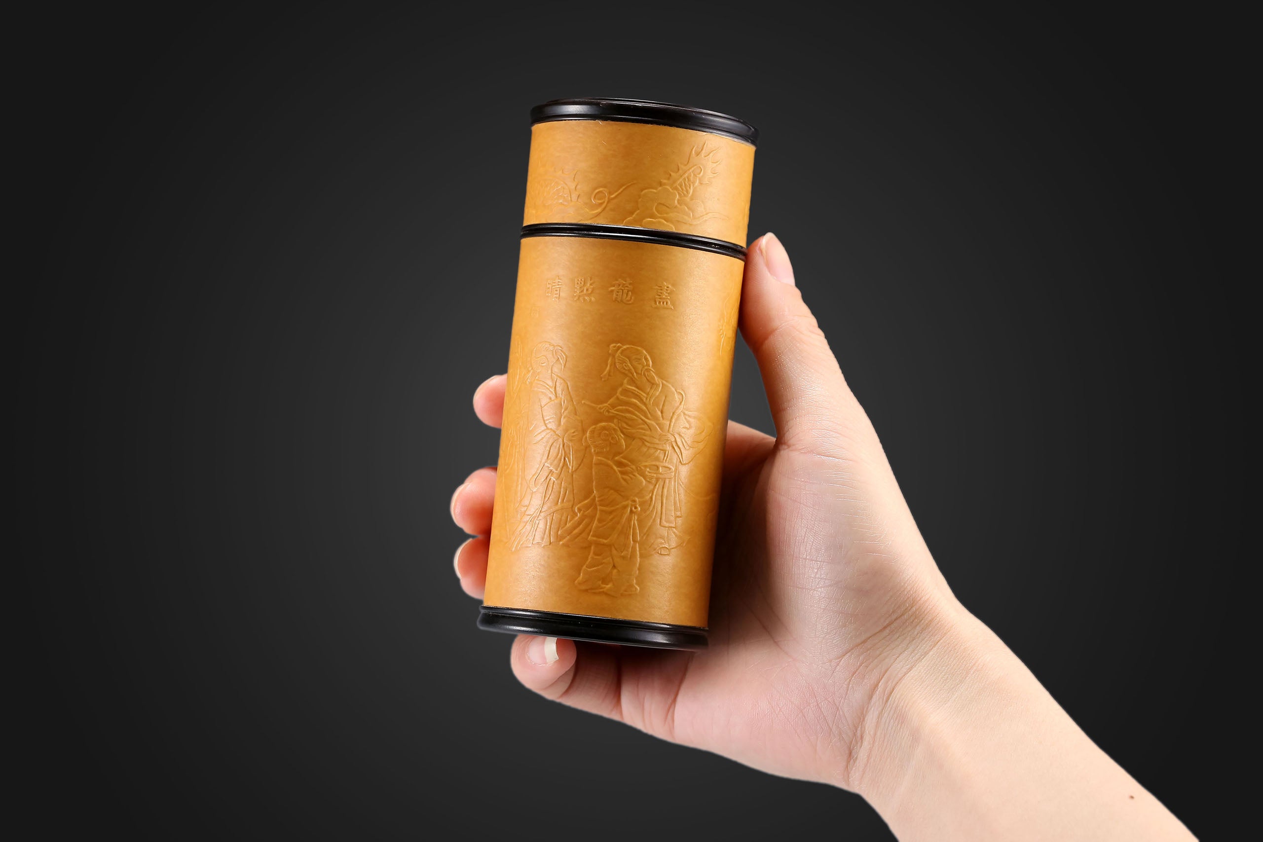 Gourd-shaped tea canister as the finishing touch