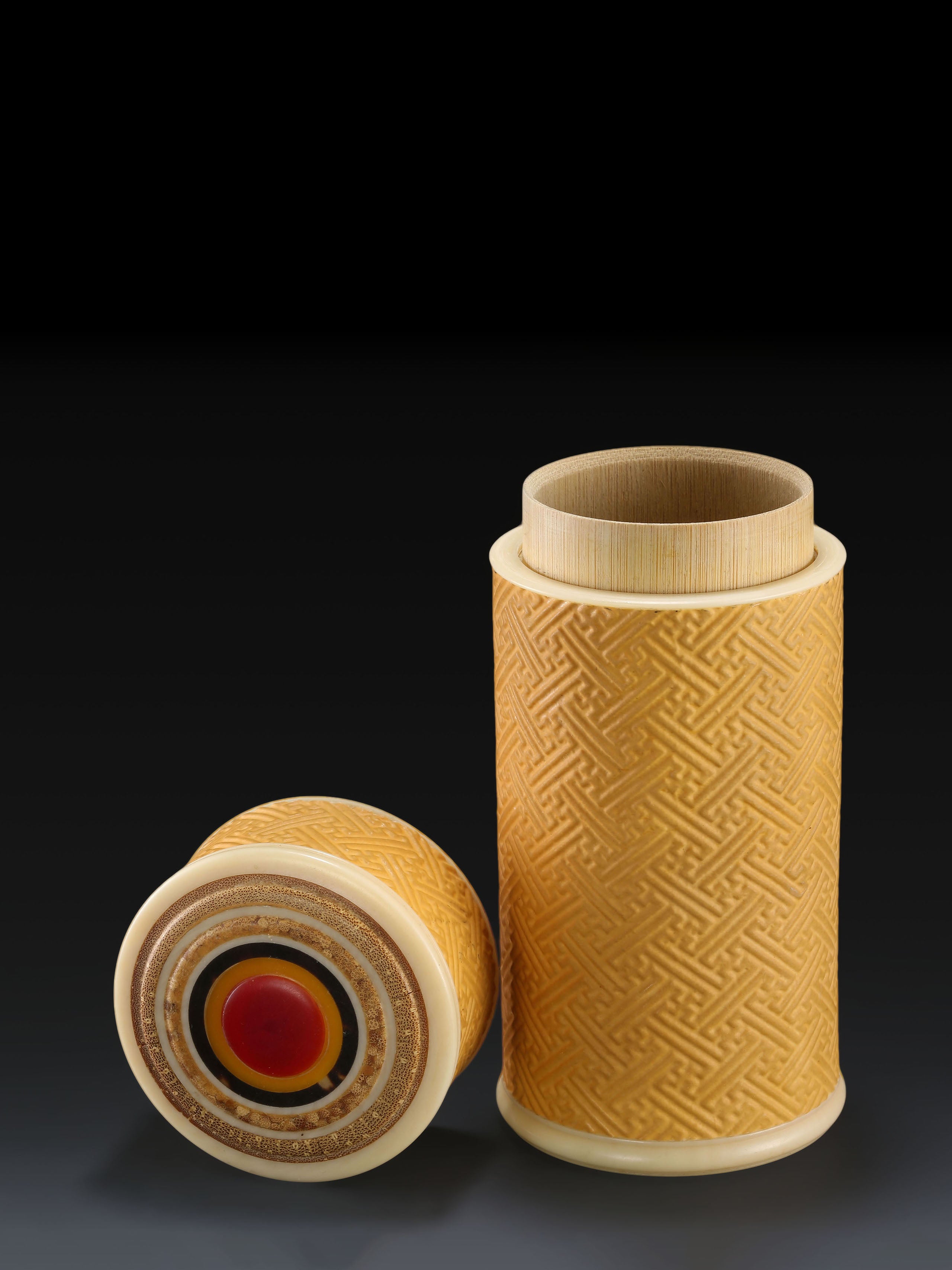 Gourd-shaped swastika pattern tea canister