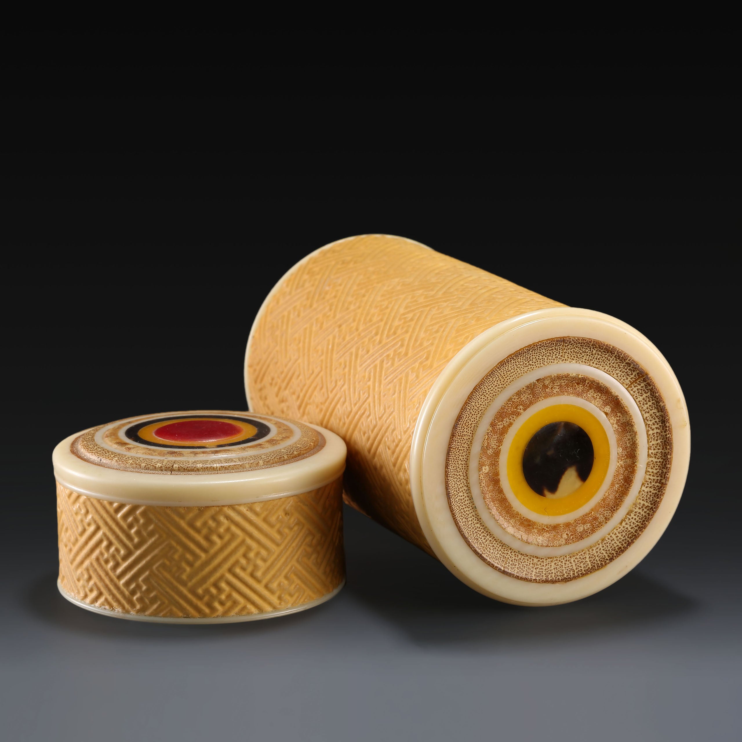 Gourd-shaped swastika pattern tea canister