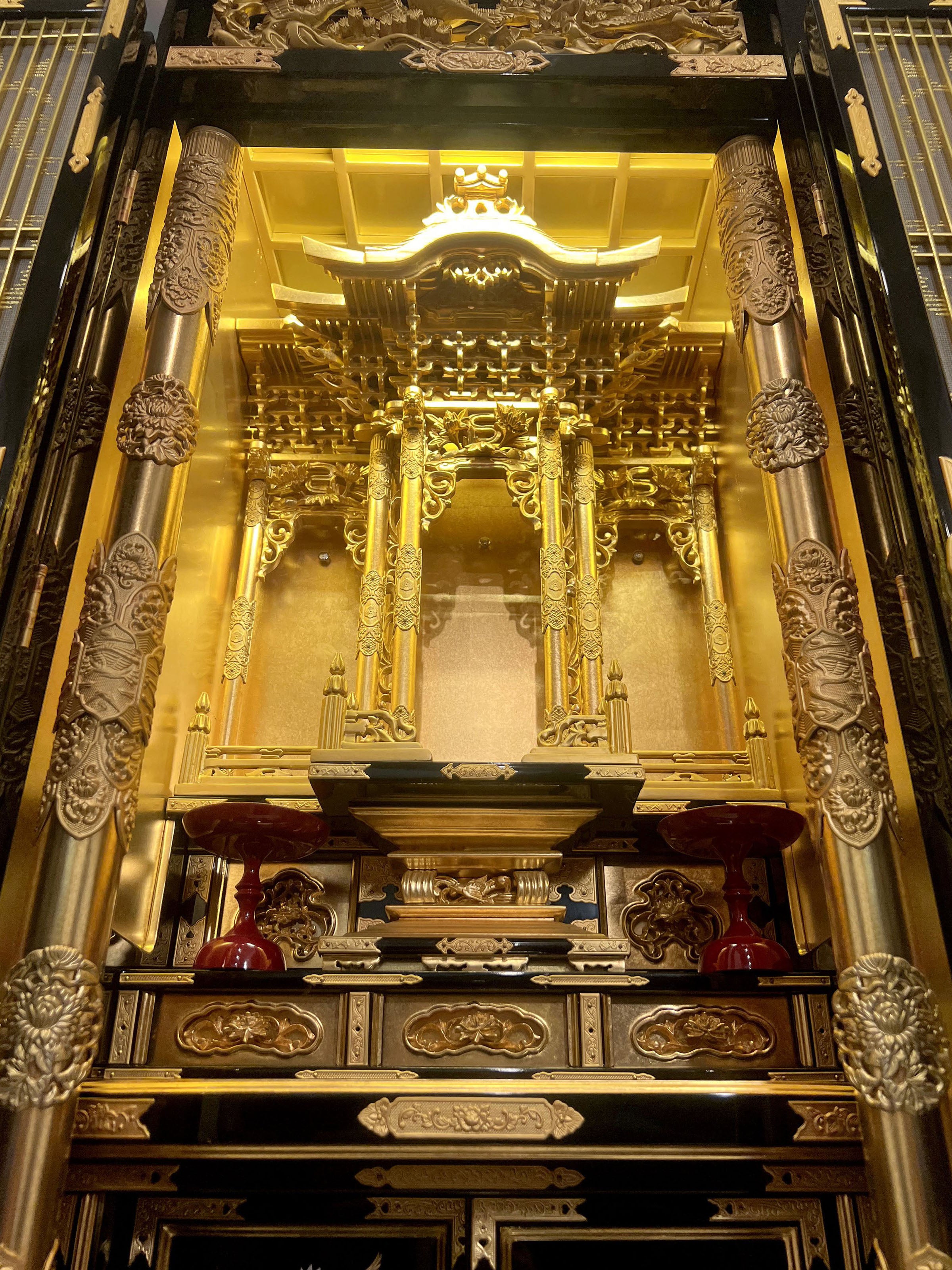 Lacquered and gold-carved crane and flower balustrade Buddhist niche