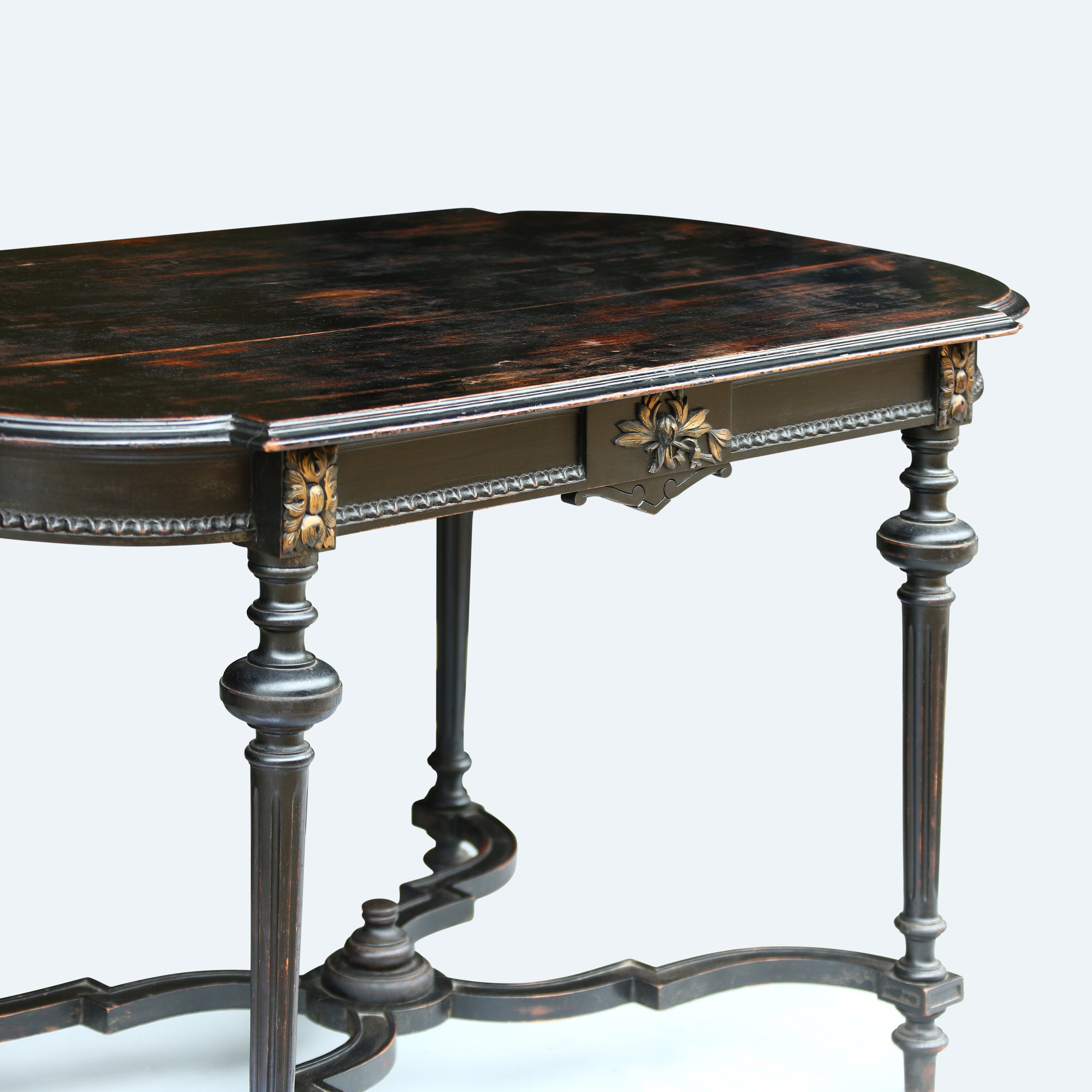 19th-century British four-legged tea table