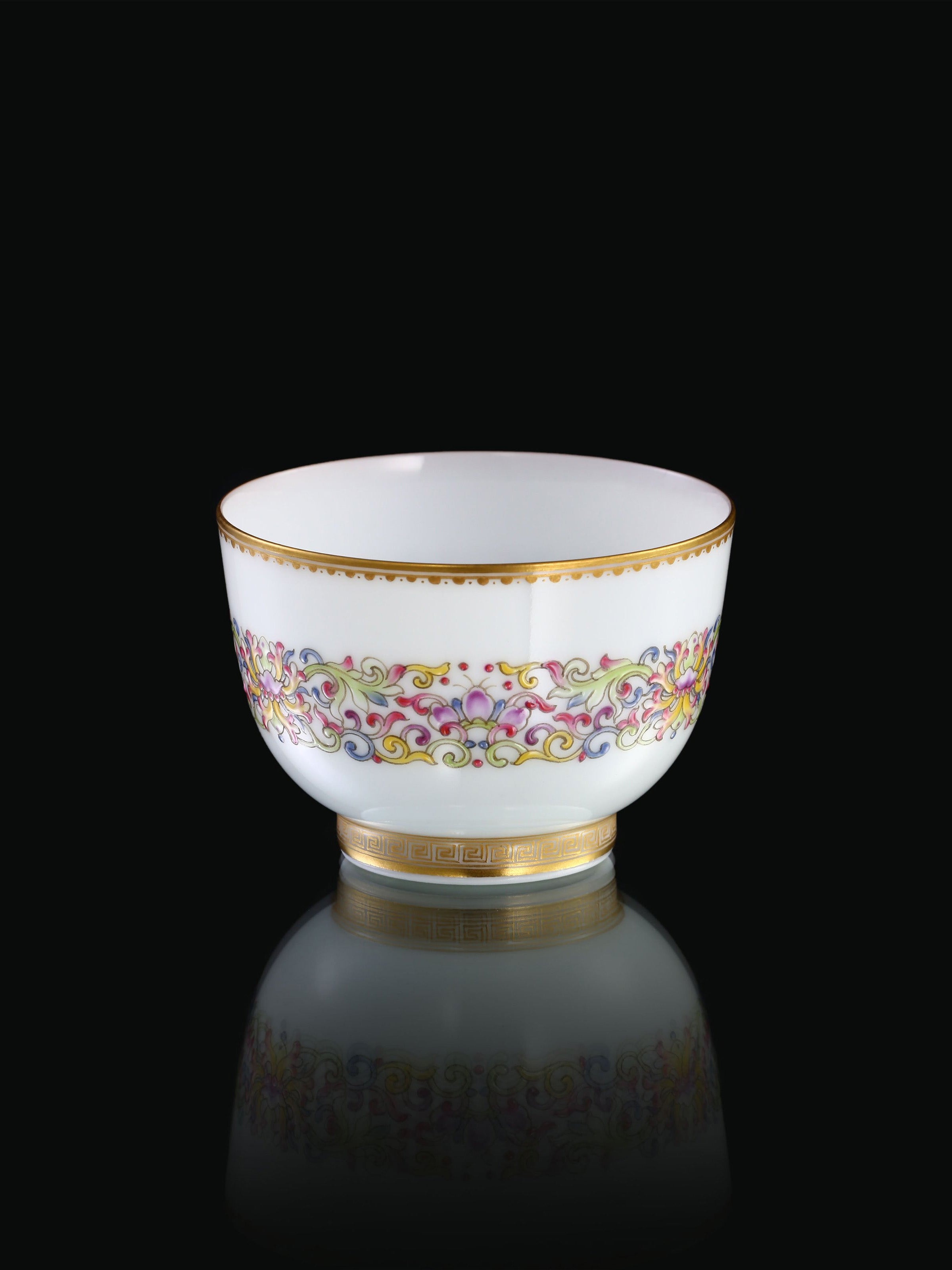 Gold-rimmed, sloping, auspicious-shaped, vine-patterned covered bowl/teacup