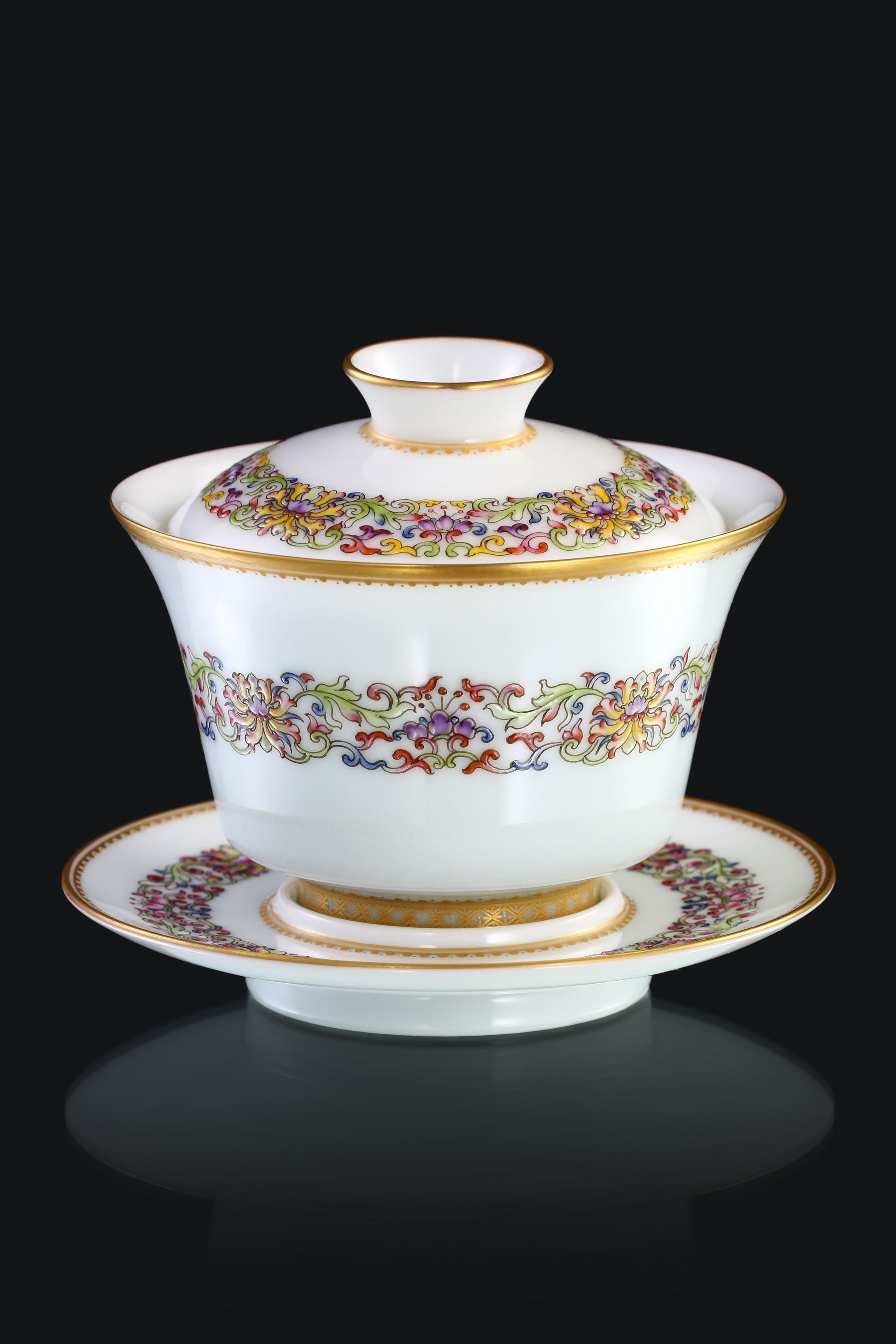 Gold-rimmed, sloping, auspicious-shaped, vine-patterned covered bowl/teacup