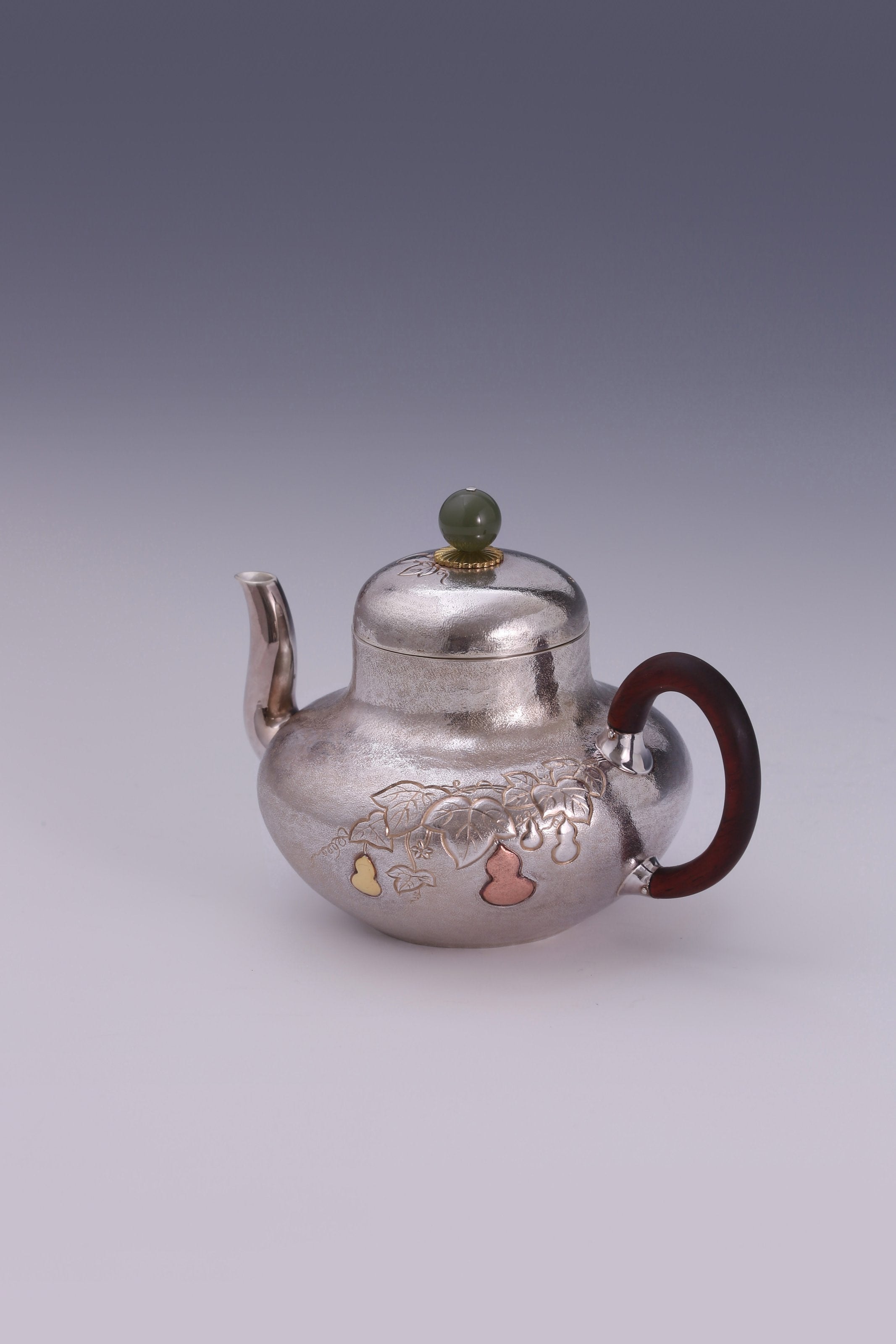 Golden Gourd, Siting Silver Pot