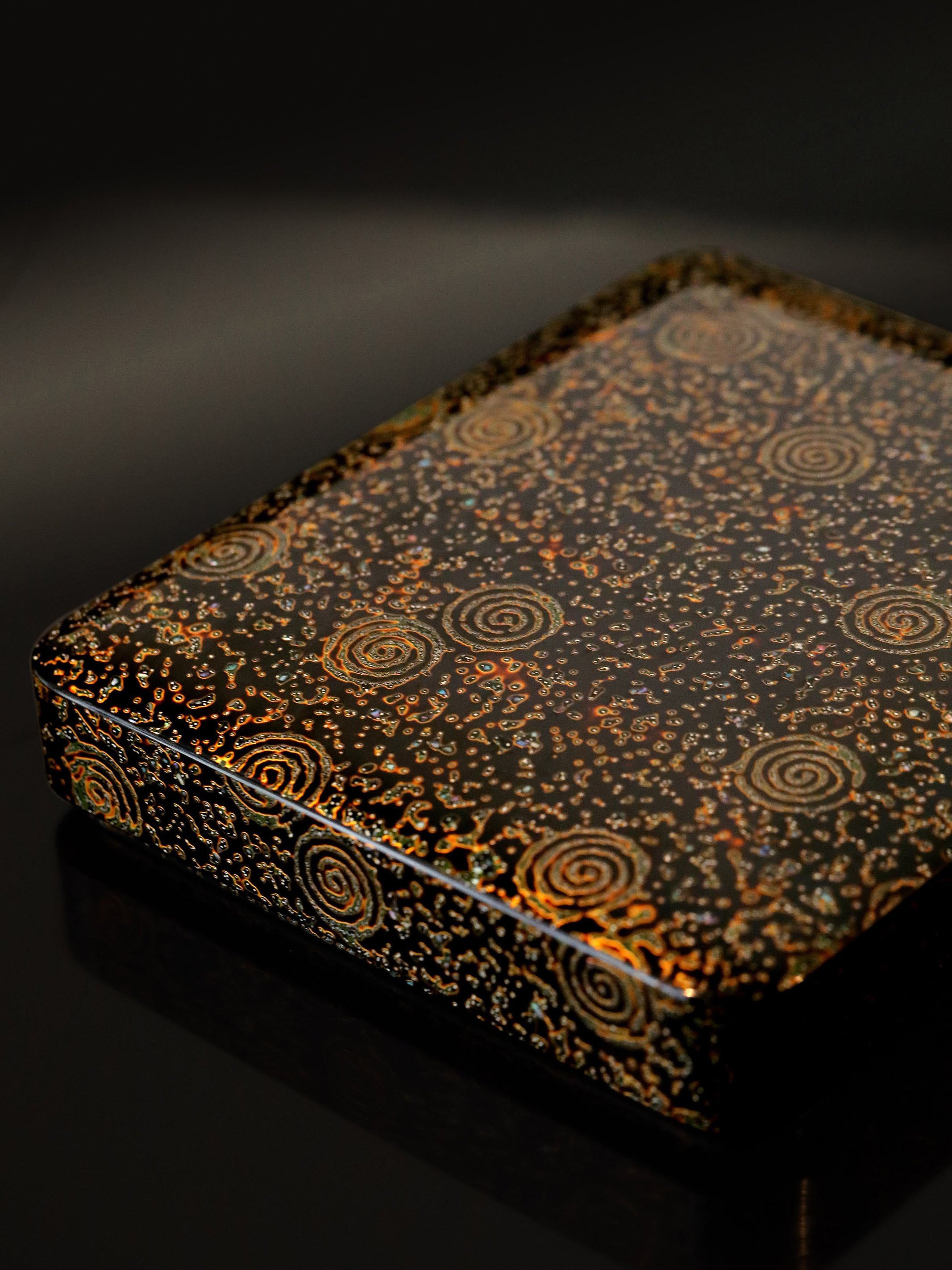 Japanese Tsugaru lacquer (pineapple lacquer) tea box