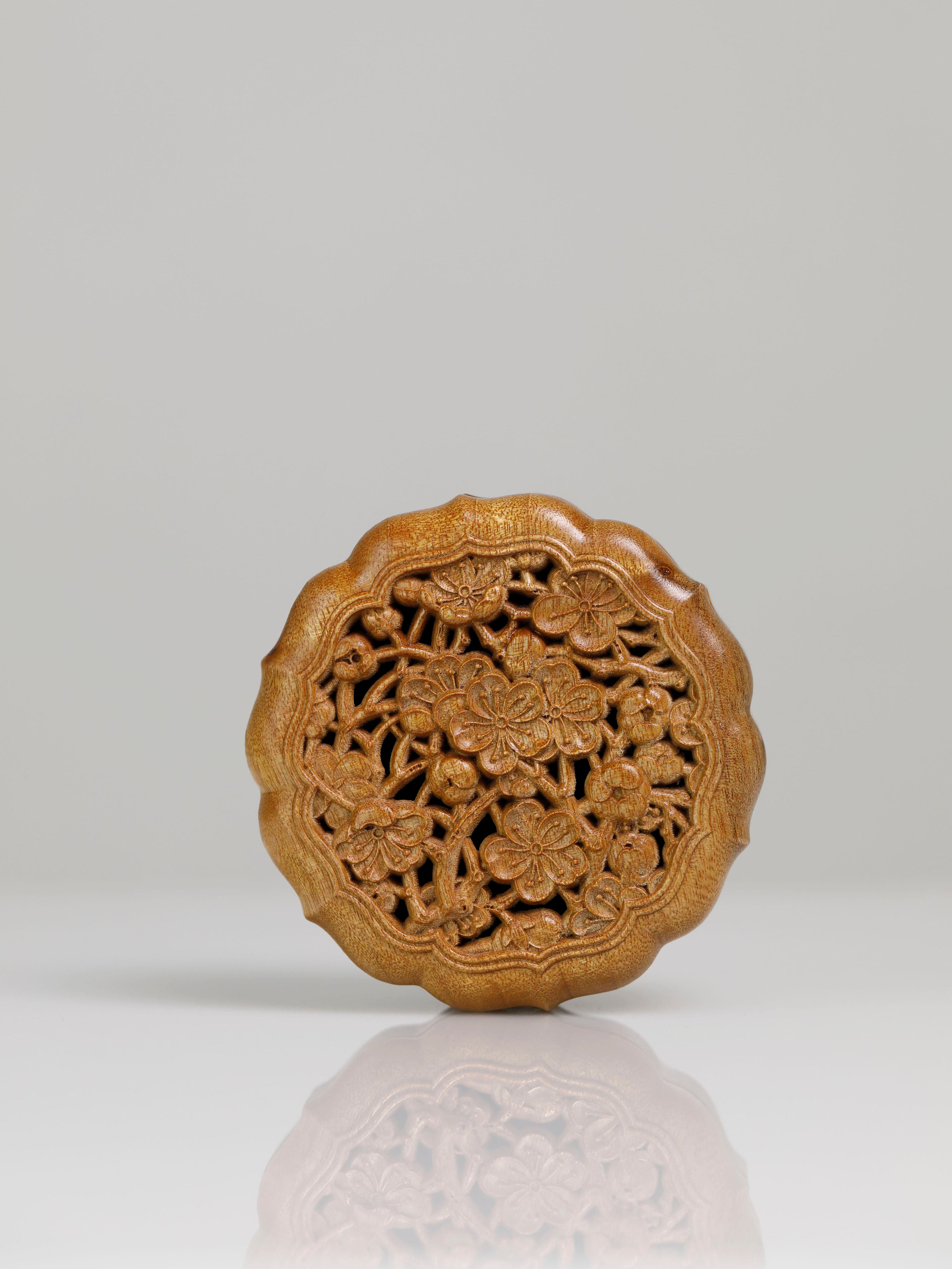 Golden Phoebe zhennan hollowed-out hexagonal plum blossom incense box