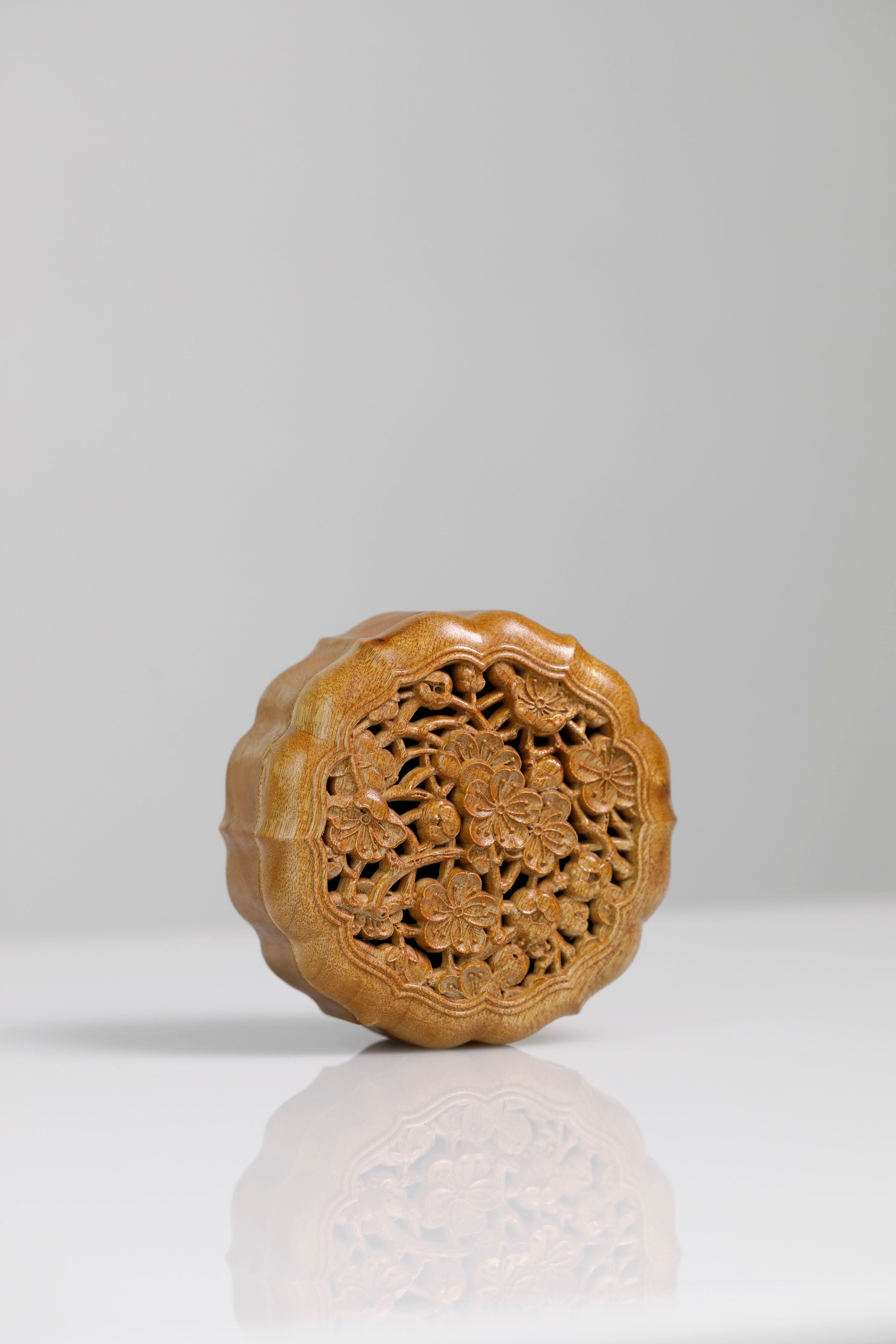 Golden Phoebe zhennan hollowed-out hexagonal plum blossom incense box