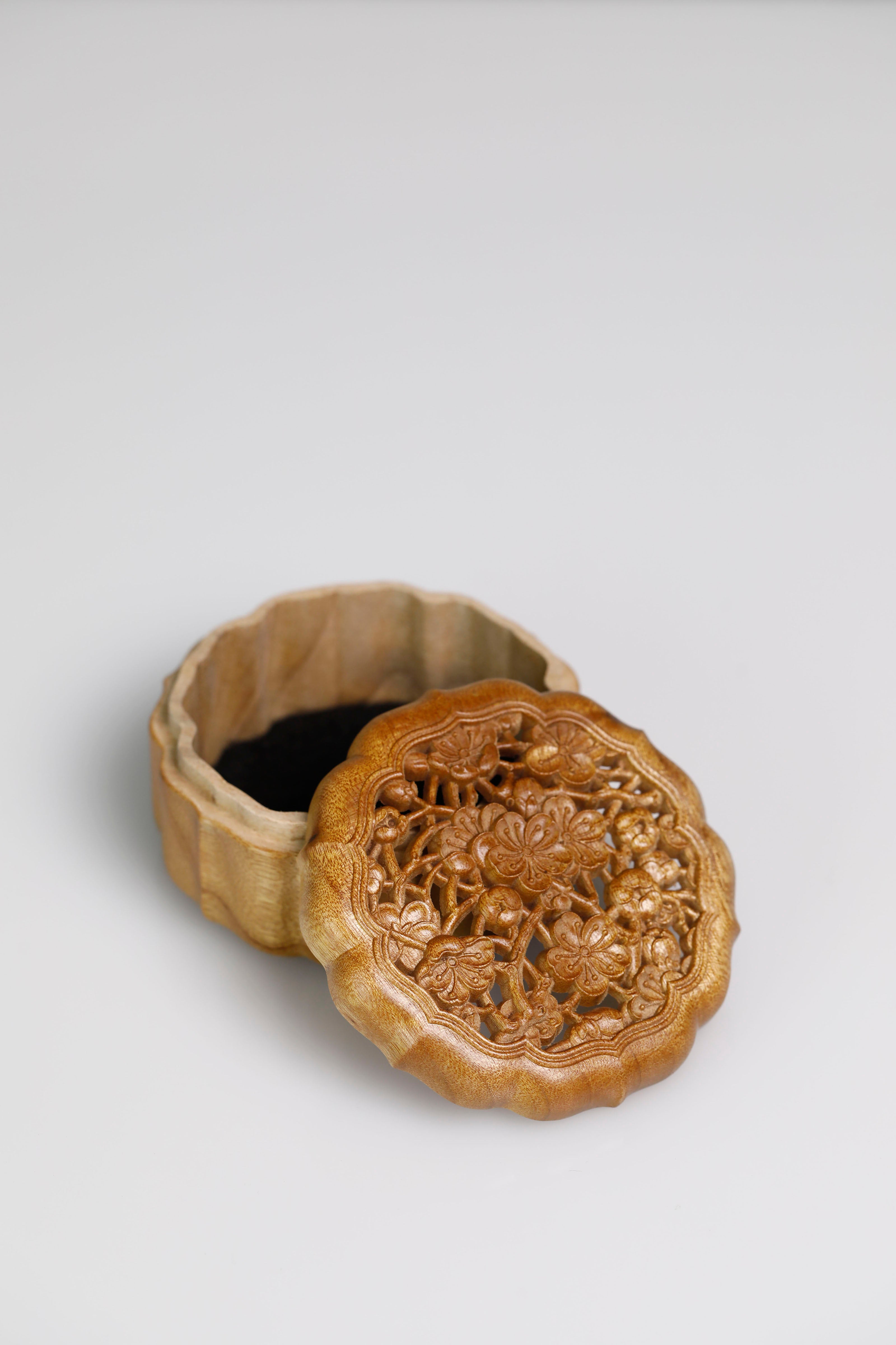 Golden Phoebe zhennan hollowed-out hexagonal plum blossom incense box