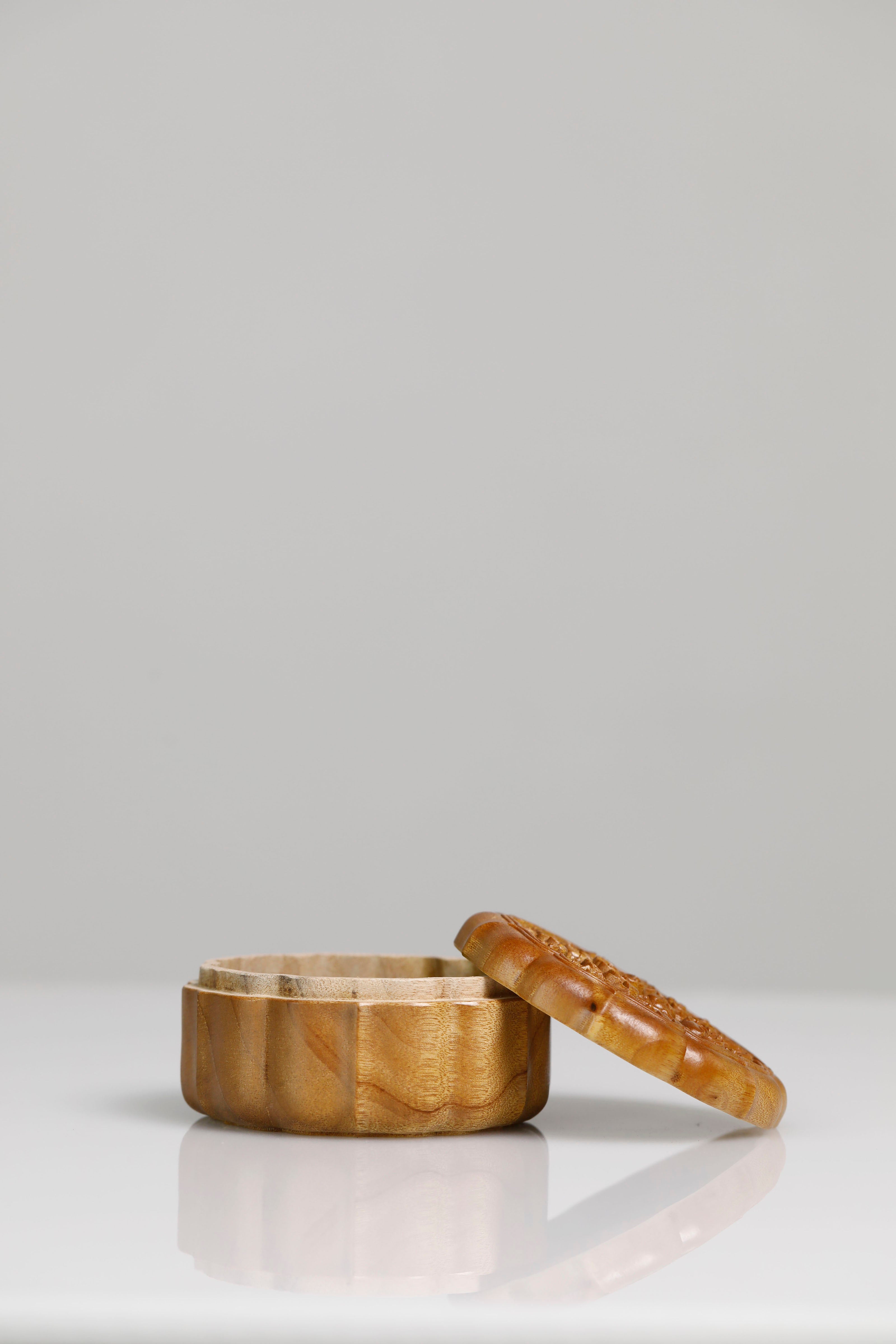 Golden Phoebe zhennan hollowed-out hexagonal plum blossom incense box