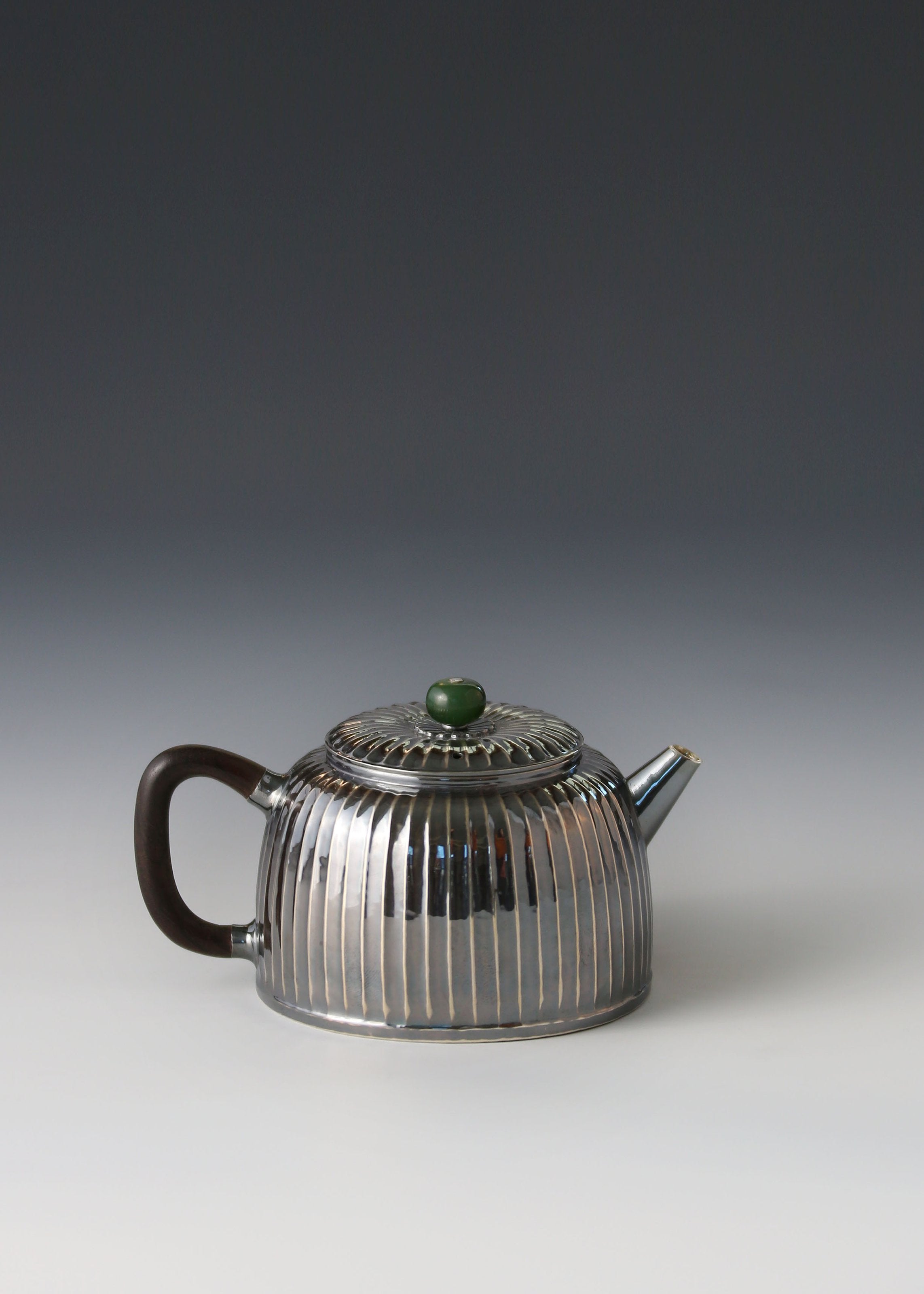Ribbed mini teapot