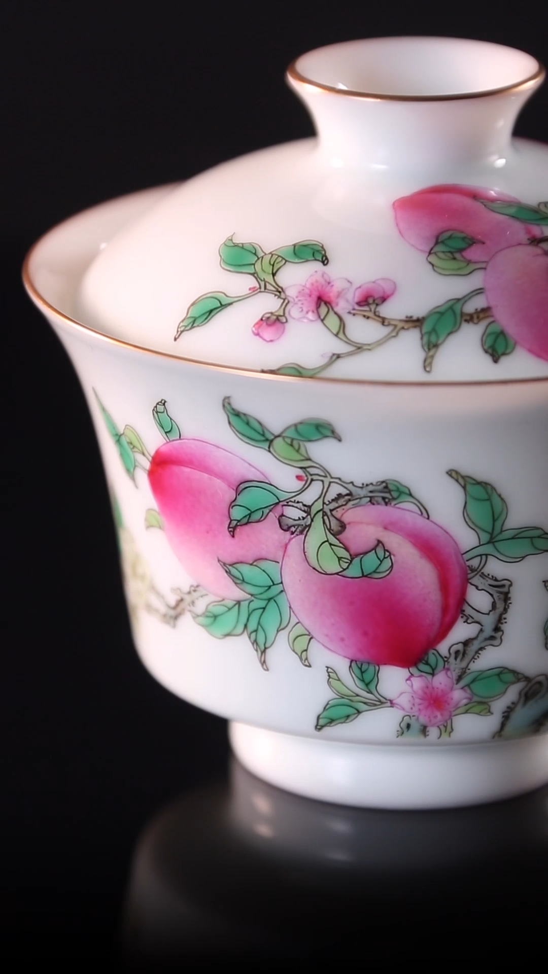 Nine Peach Horseshoe Covered Bowl